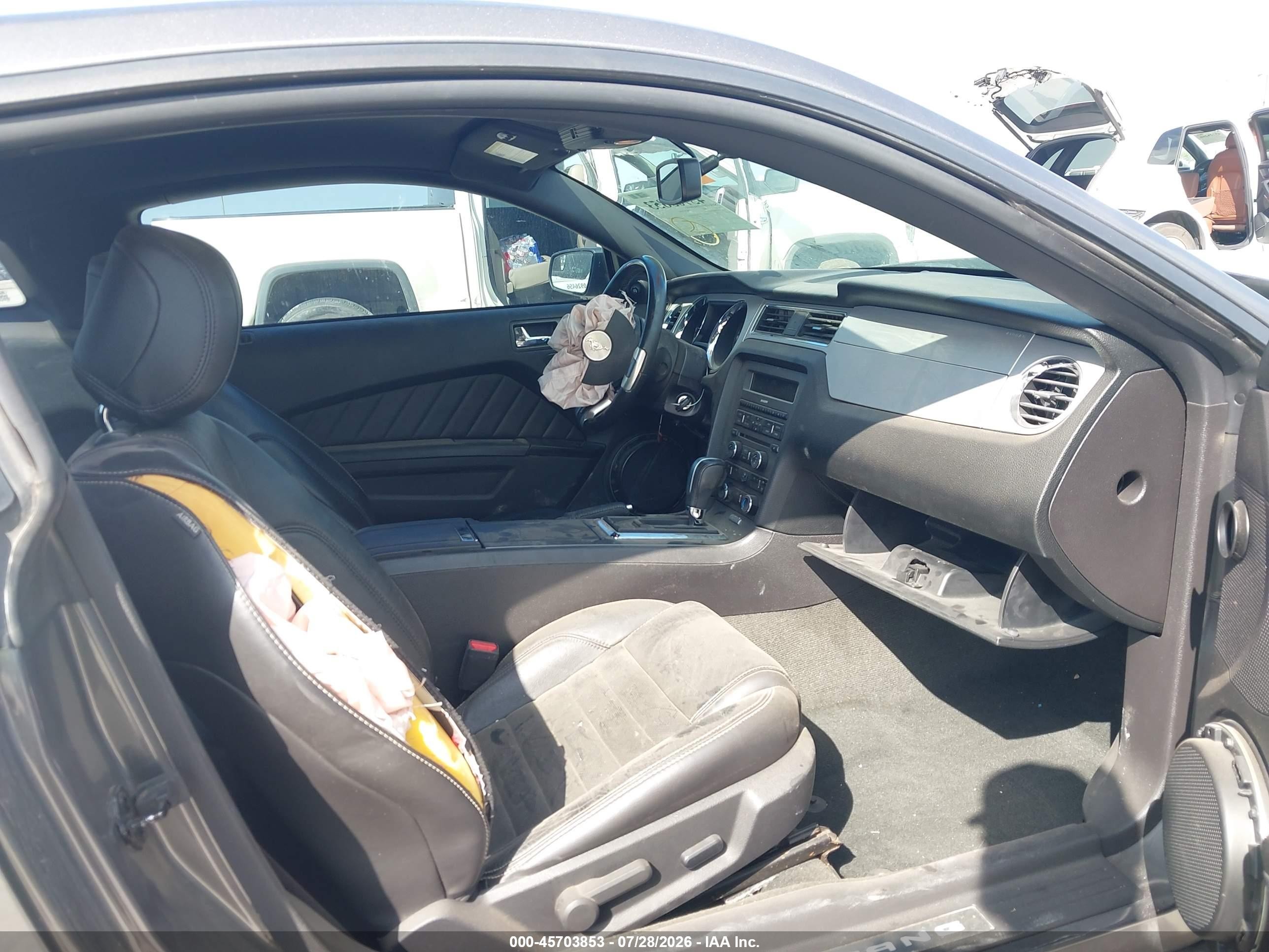 2014 Ford Mustang V6 Premium Gray vin: 1ZVBP8AM3E5290391
