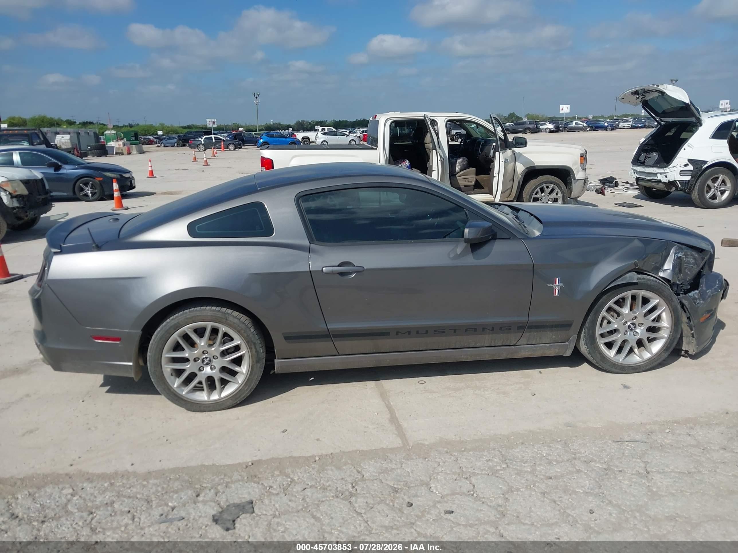 2014 Ford Mustang V6 Premium Gray vin: 1ZVBP8AM3E5290391