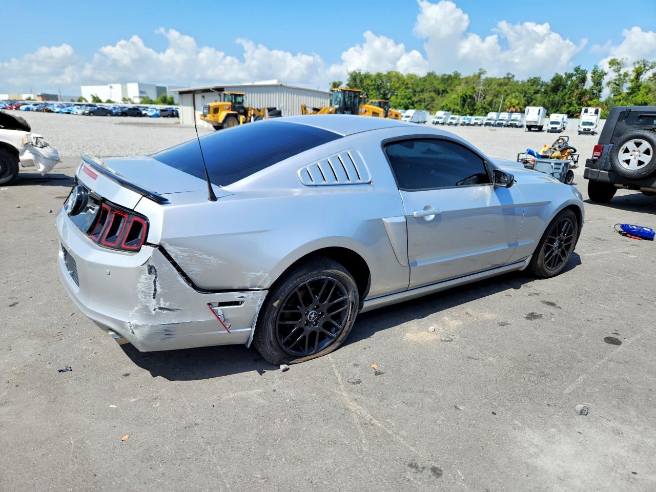 2014 Ford Mustang Silver vin: 1ZVBP8AM3E5298037