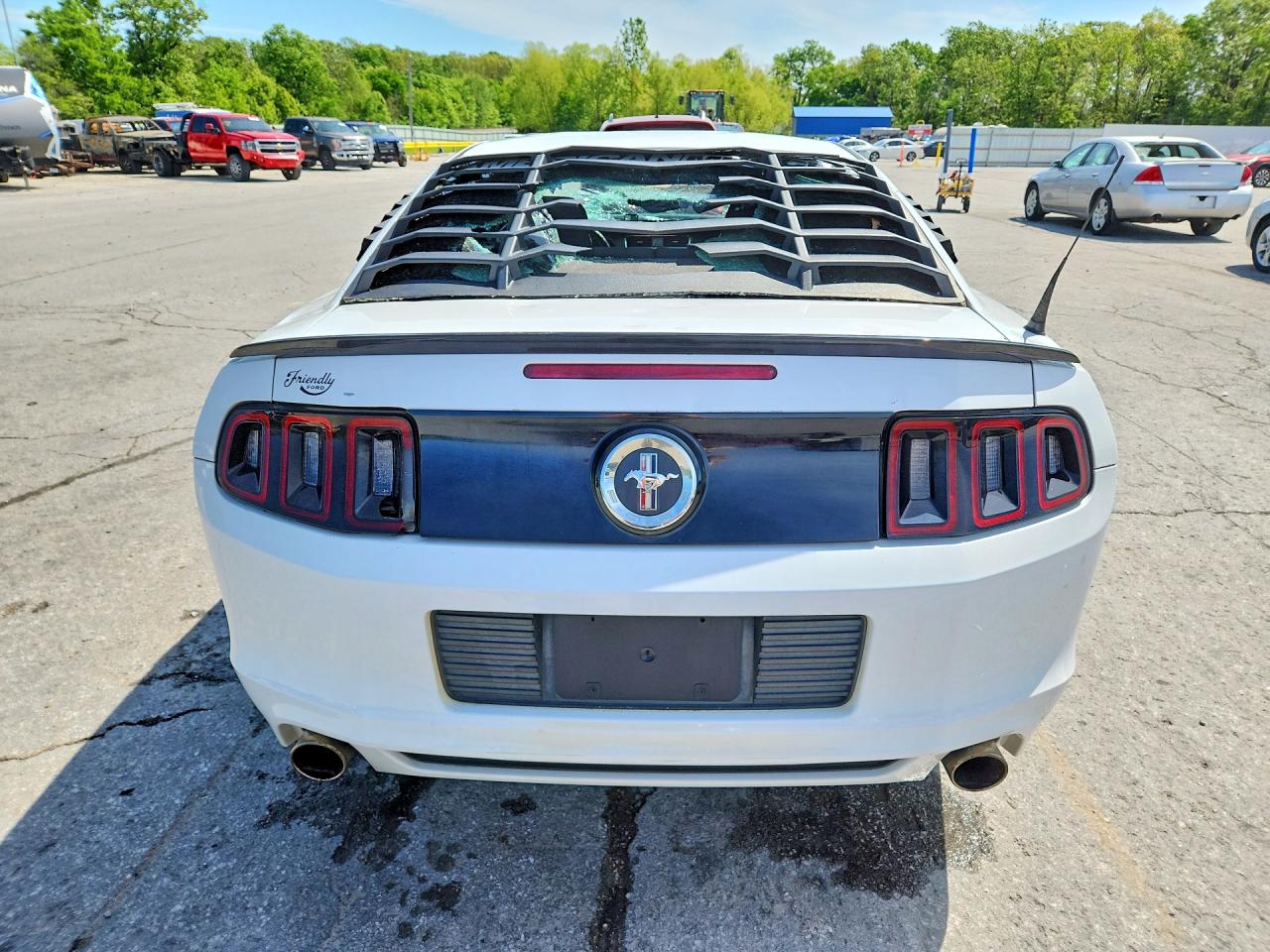 2014 Ford Mustang Белый vin: 1ZVBP8AM3E5301776