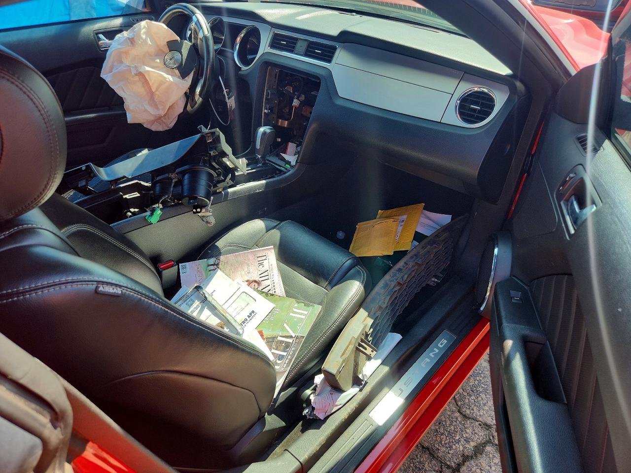 2014 Ford Mustang Red vin: 1ZVBP8AM3E5305567
