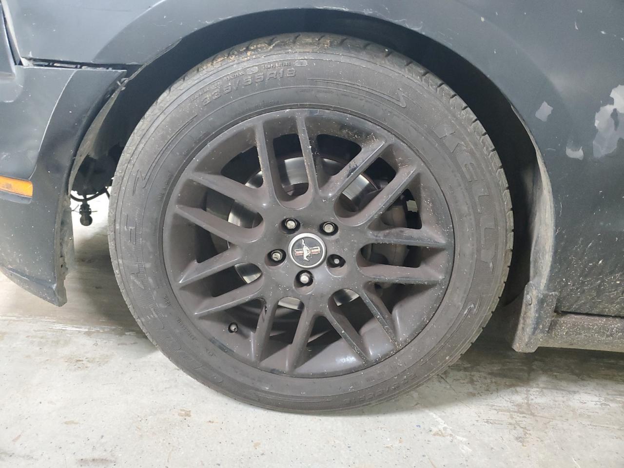 2014 Ford Mustang Black vin: 1ZVBP8AM3E5320148 Damage: Left Front Tire, Worn, Replacement Required
