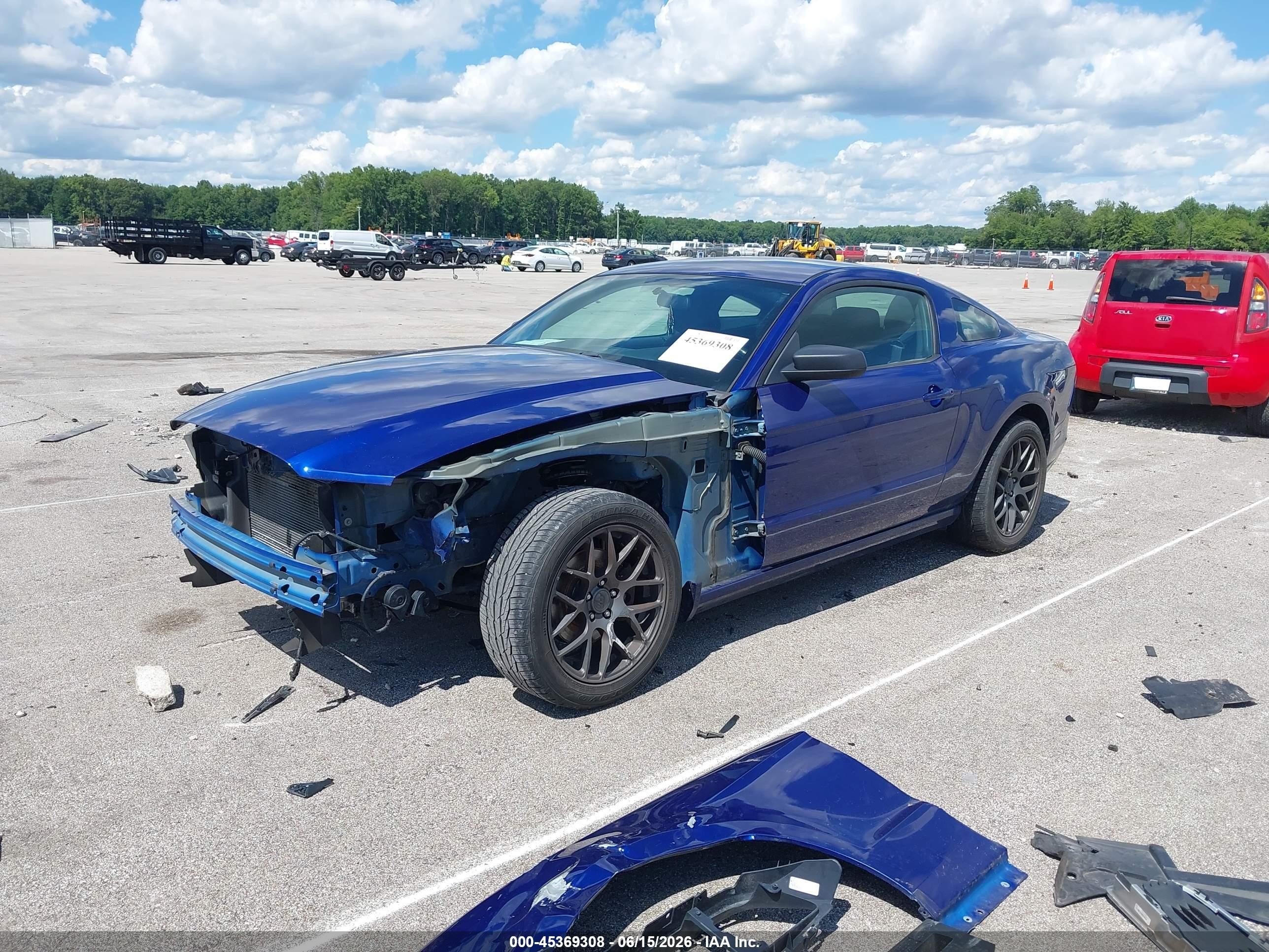 2014 Ford Mustang V6 Blue vin: 1ZVBP8AM3E5325883