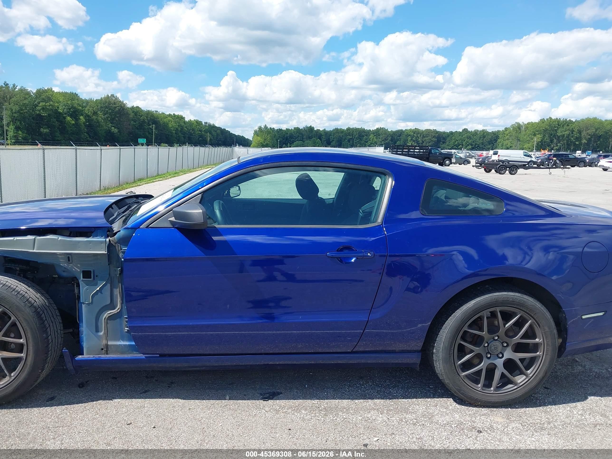 2014 Ford Mustang V6 Blue vin: 1ZVBP8AM3E5325883