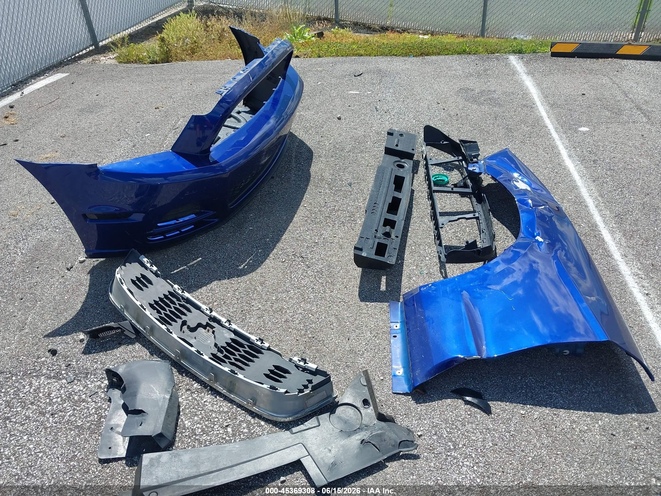 2014 Ford Mustang V6 Blue vin: 1ZVBP8AM3E5325883