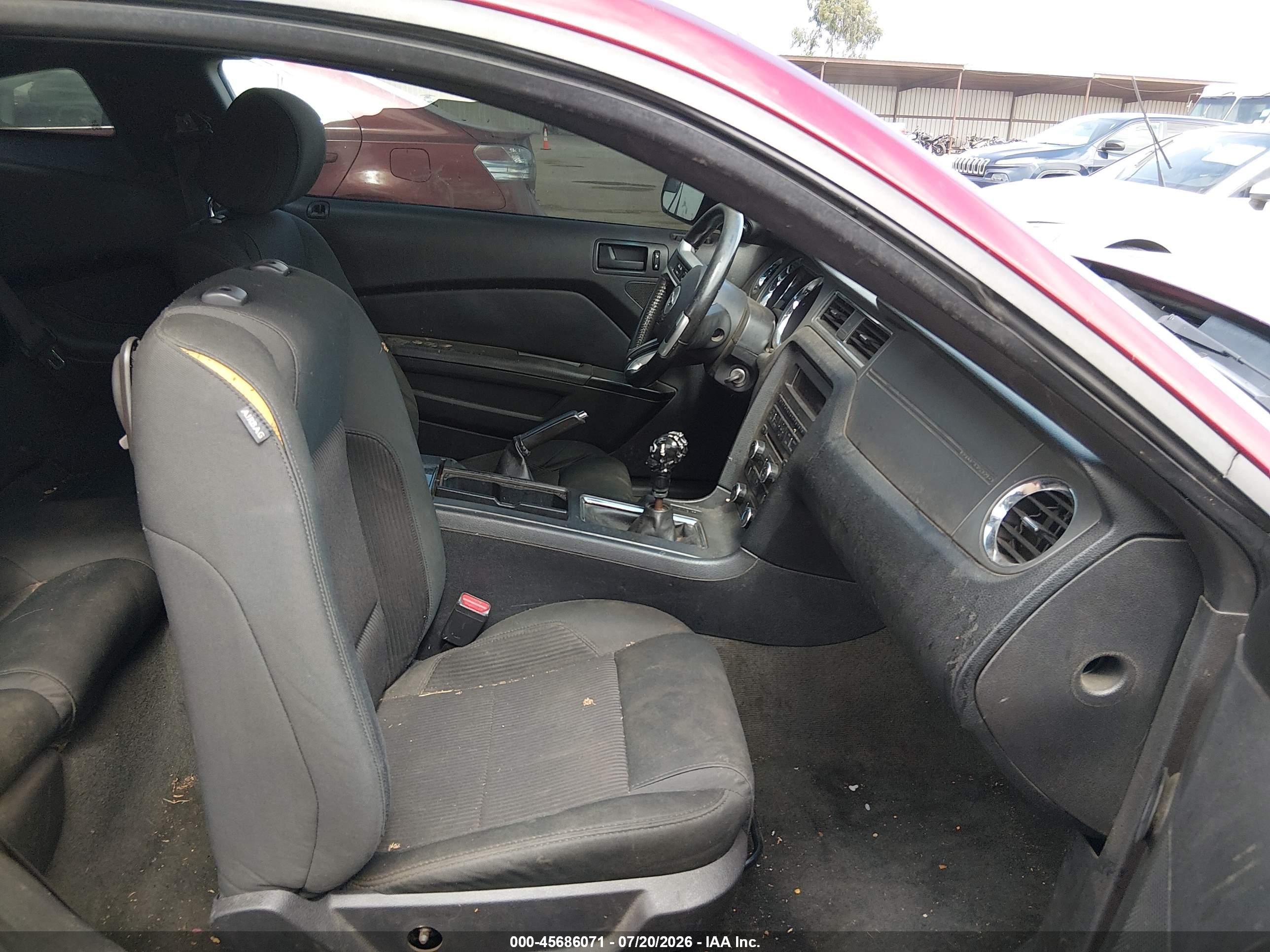 2014 Ford Mustang V6 Burgundy vin: 1ZVBP8AM3E5327794