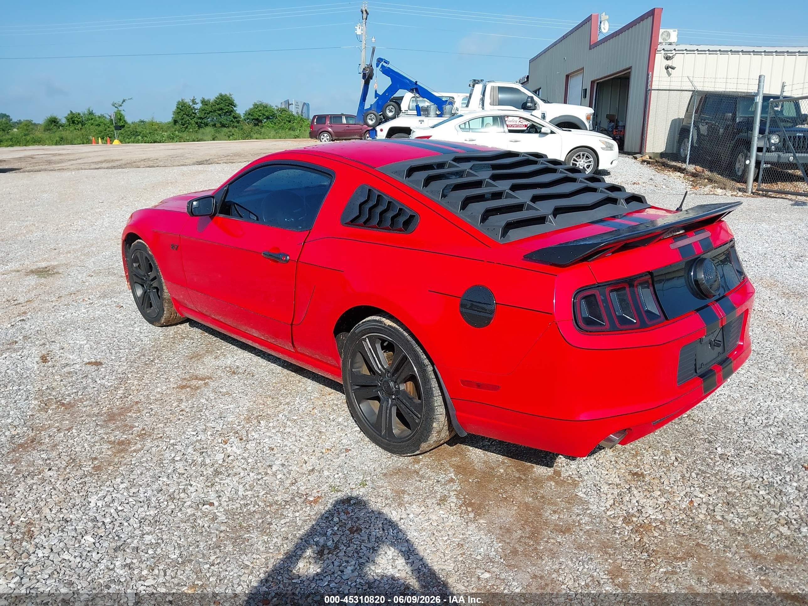 2014 Ford Mustang V6 Red vin: 1ZVBP8AM3E5334549