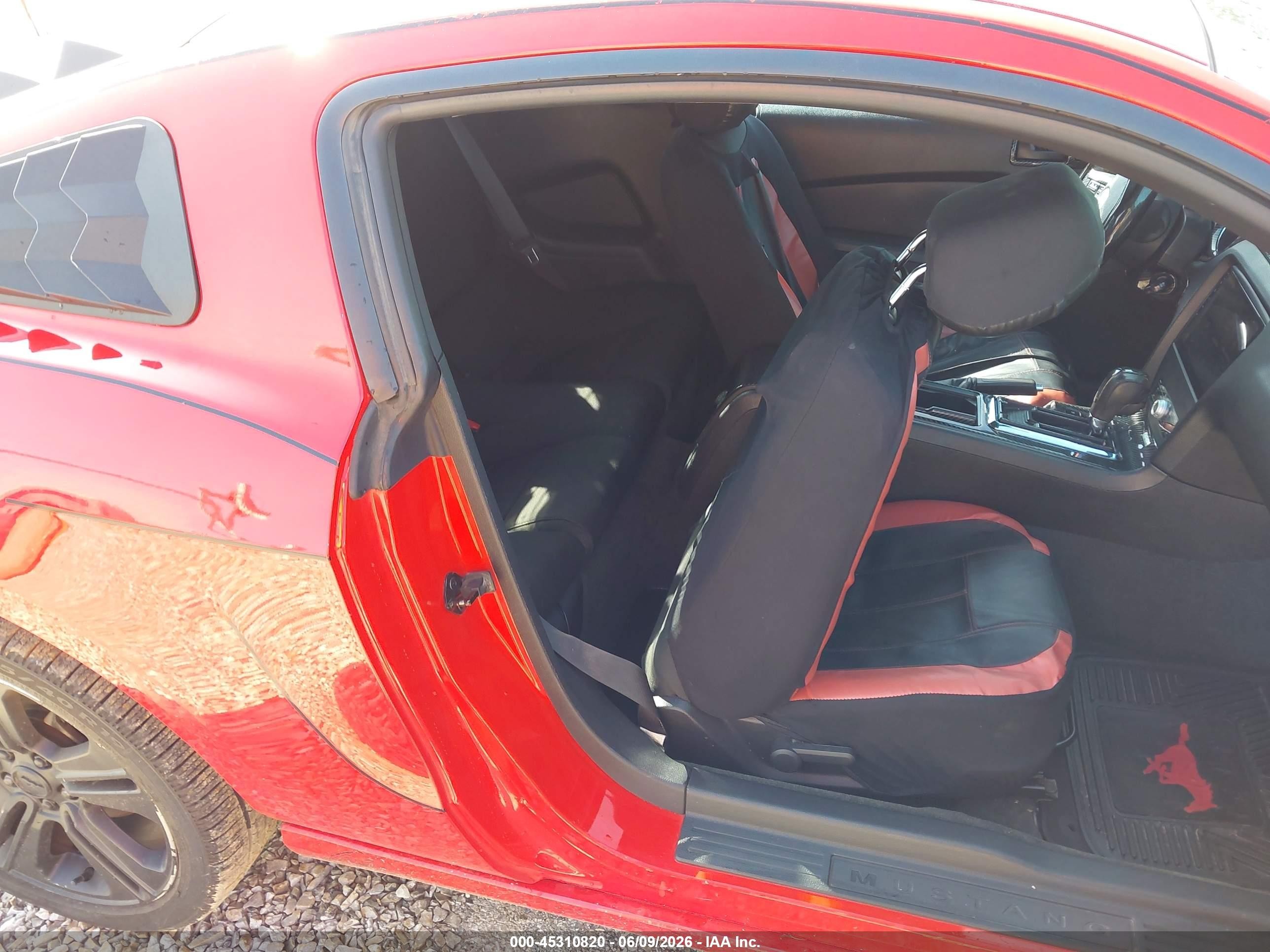 2014 Ford Mustang V6 Red vin: 1ZVBP8AM3E5334549