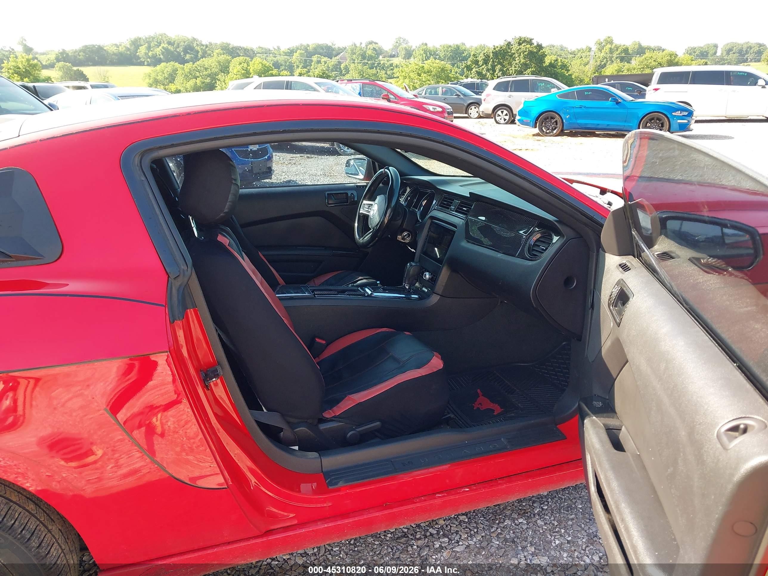 2014 Ford Mustang V6 Red vin: 1ZVBP8AM3E5334549