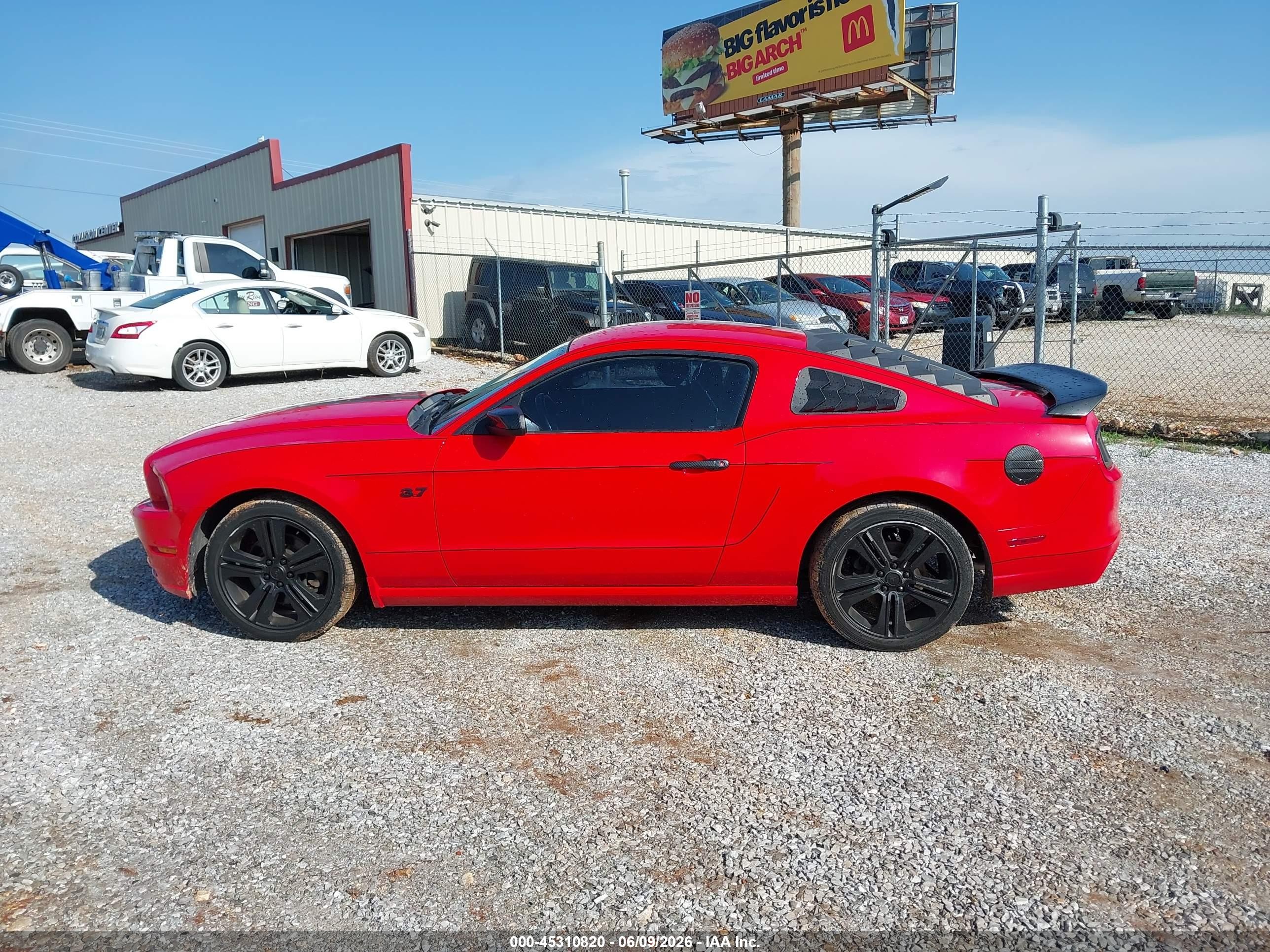 2014 Ford Mustang V6 Red vin: 1ZVBP8AM3E5334549