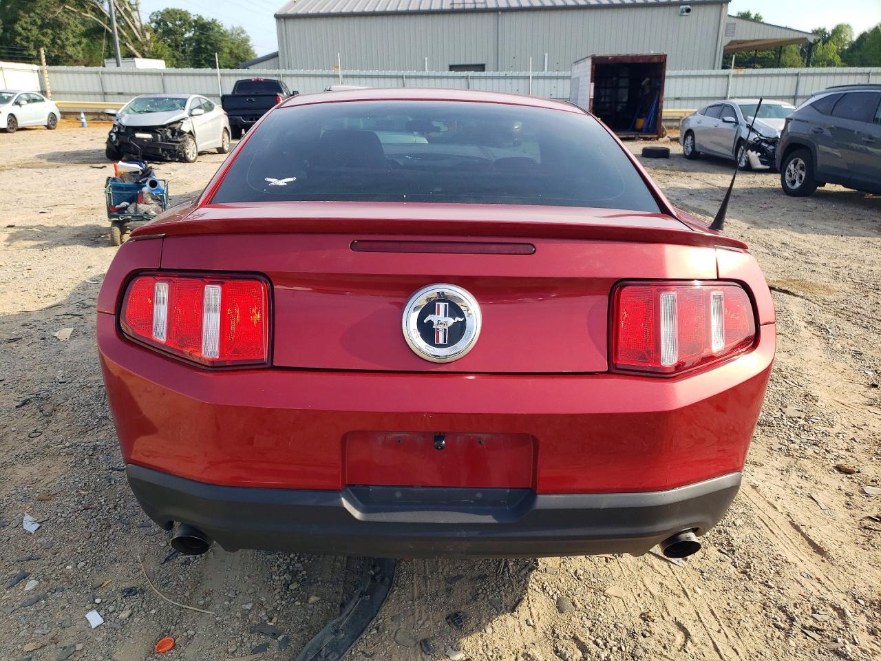 2011 Ford Mustang Base Красный vin: 1ZVBP8AM4B5123792