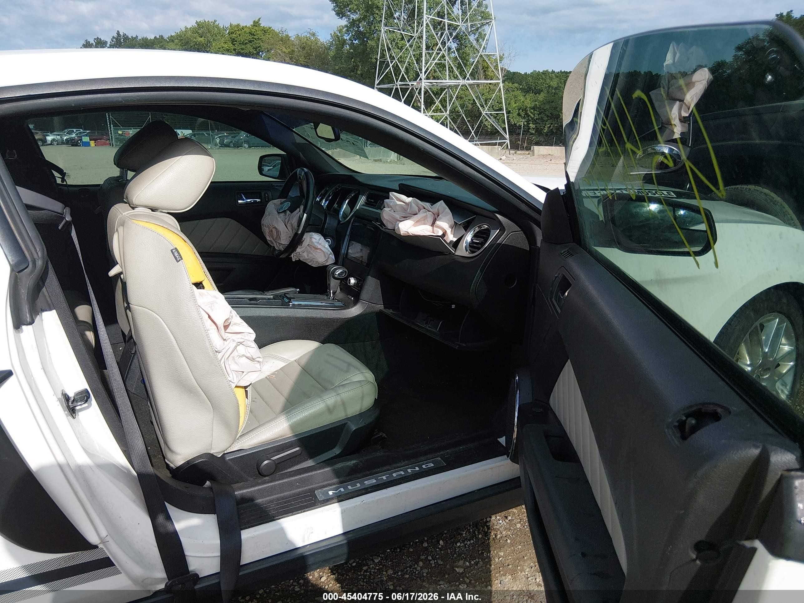 2012 Ford Mustang V6/v6 Premium White vin: 1ZVBP8AM4C5233274