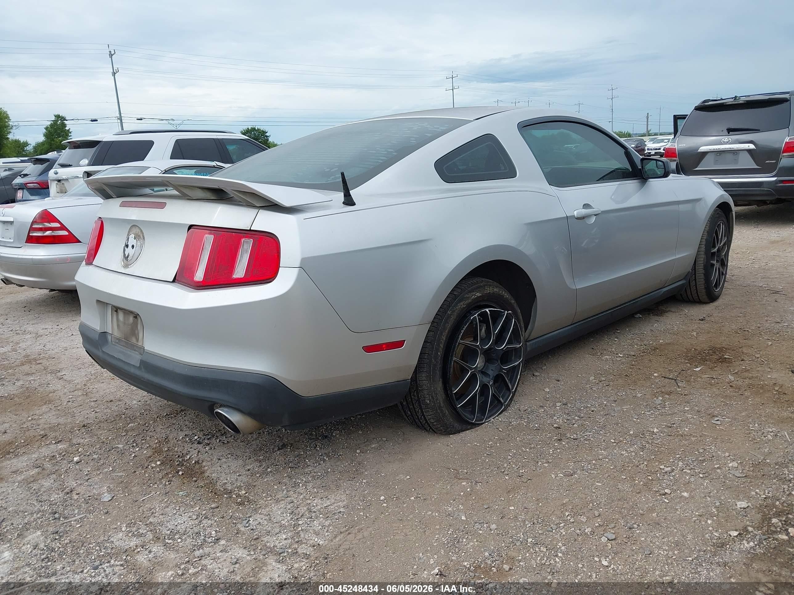 2012 Ford Mustang V6 Silver vin: 1ZVBP8AM4C5267828