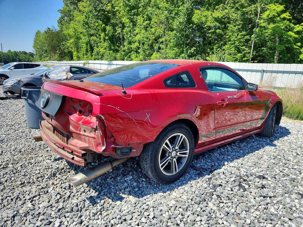 2013 Ford Mustang Red vin: 1ZVBP8AM4D5204309