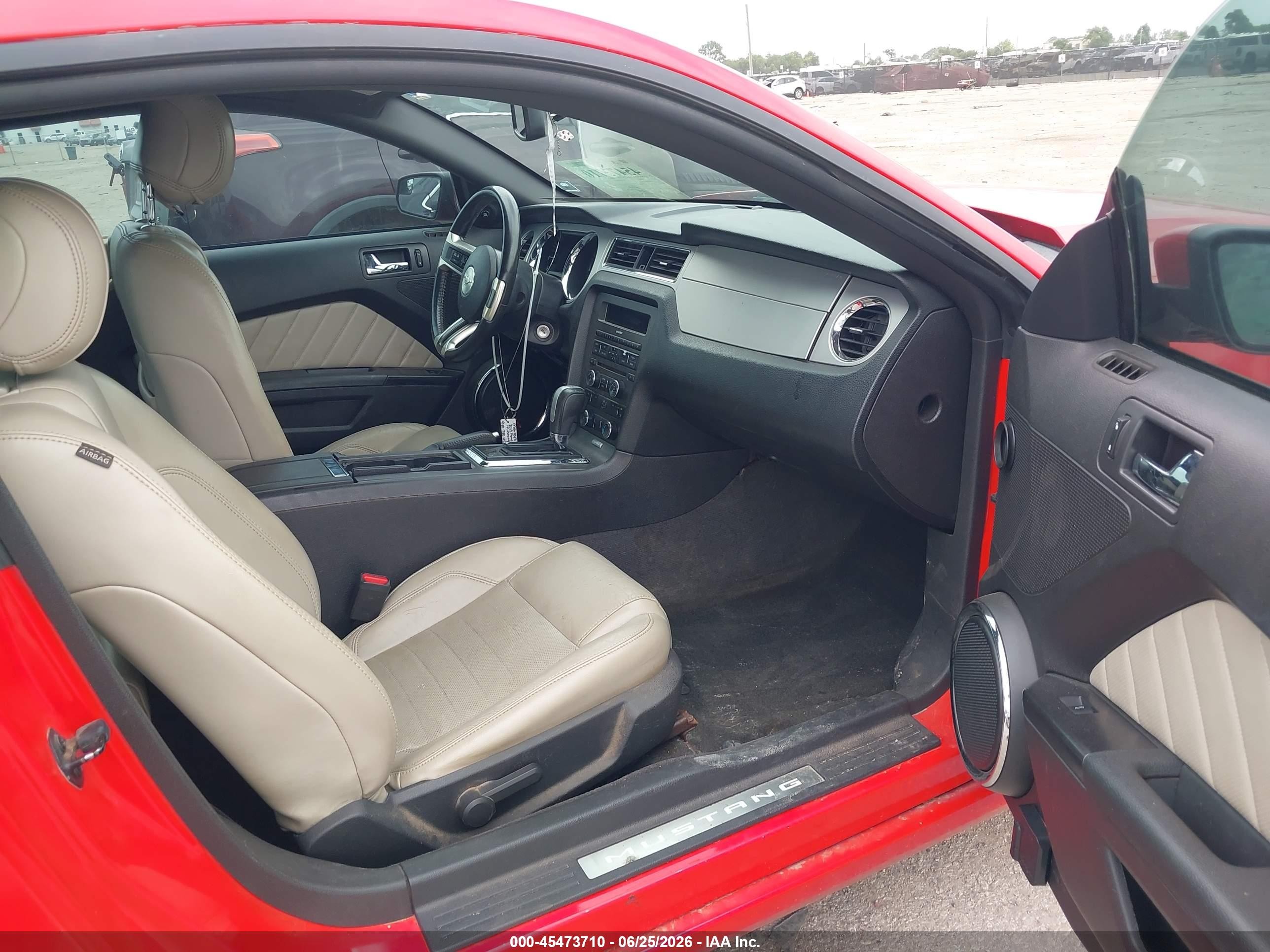 2013 Ford Mustang V6/v6 Premium Красный vin: 1ZVBP8AM4D5227623