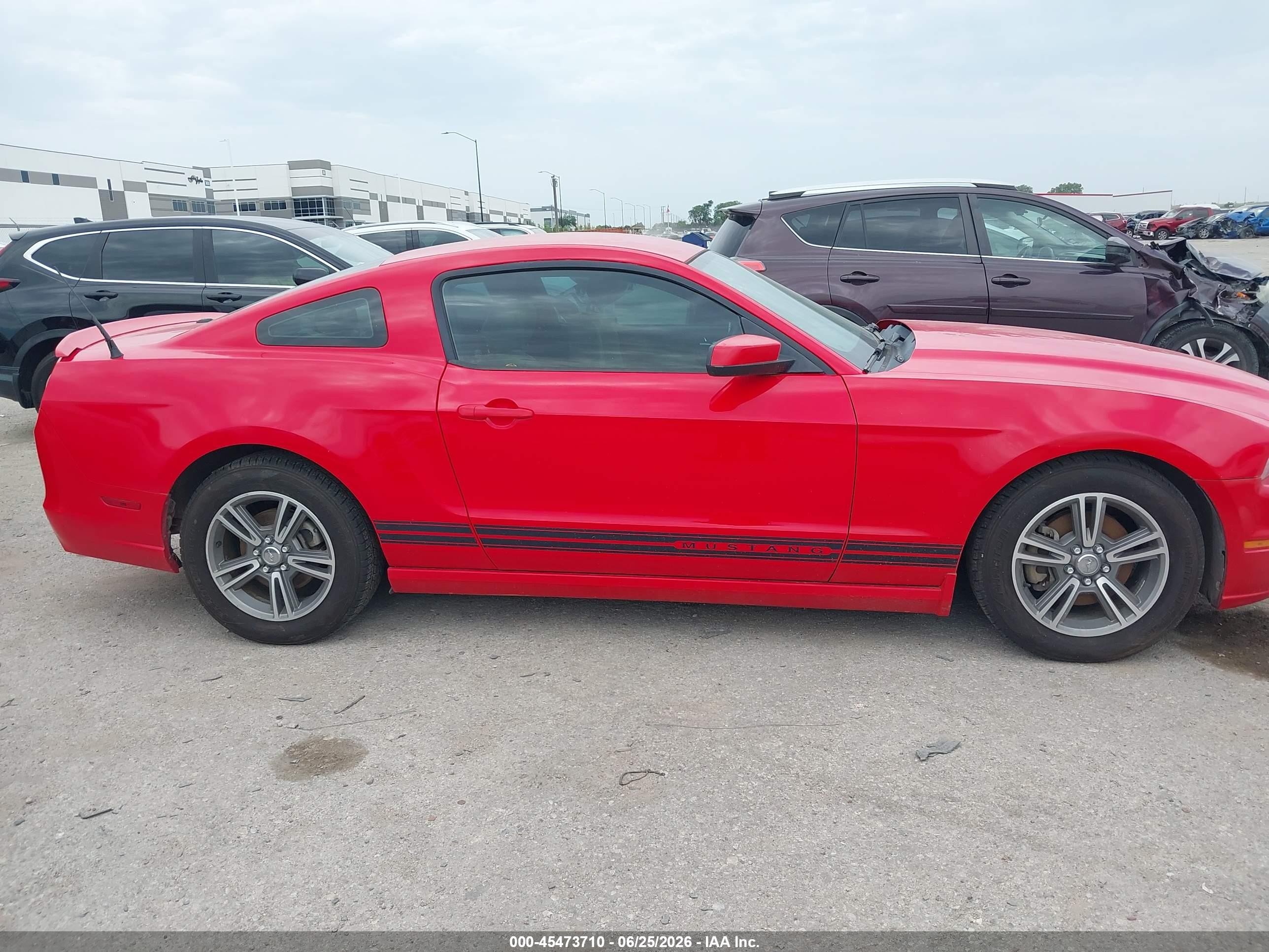2013 Ford Mustang V6/v6 Premium Красный vin: 1ZVBP8AM4D5227623