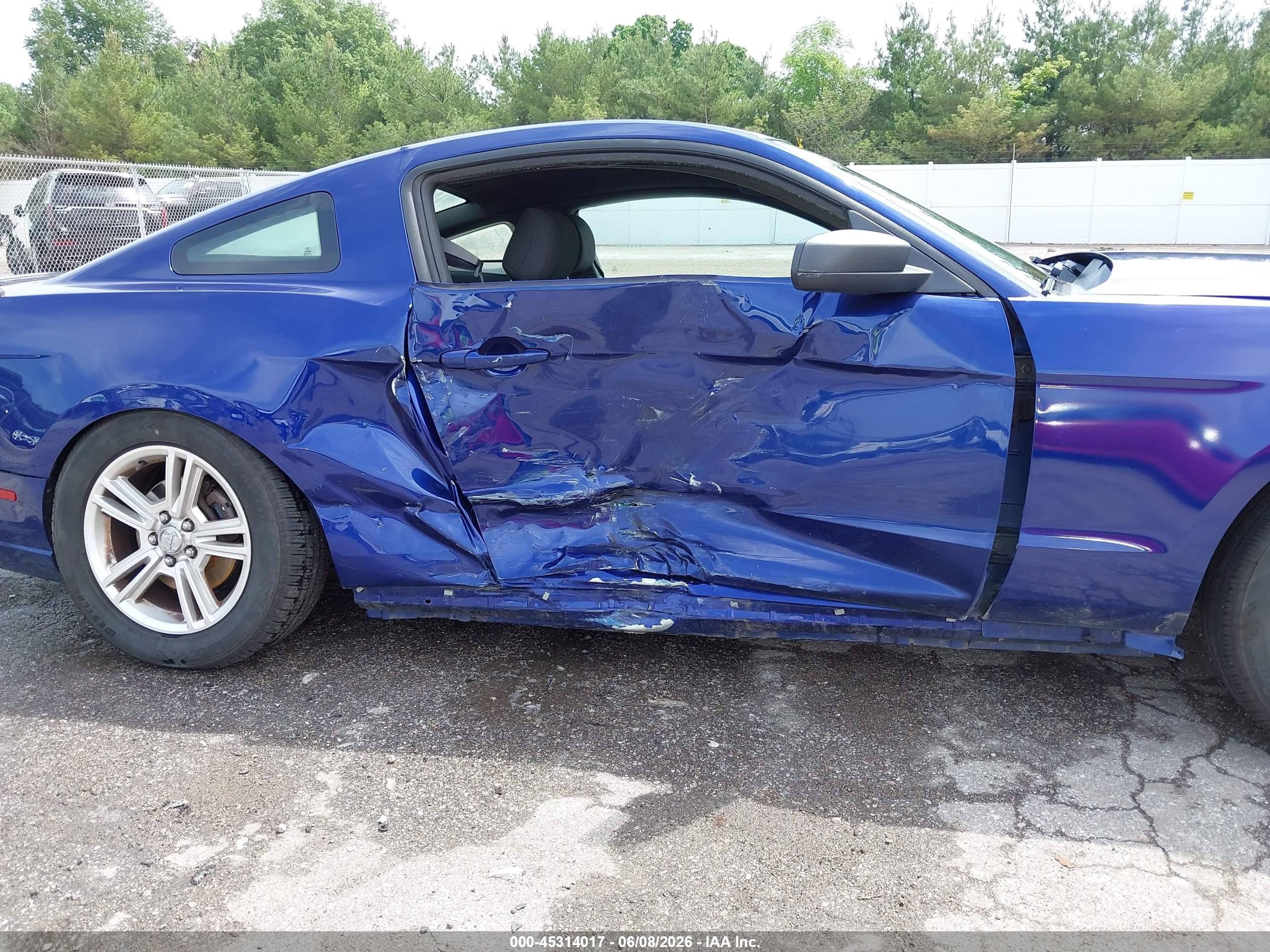 2013 Ford Mustang V6 Синий vin: 1ZVBP8AM4D5240260