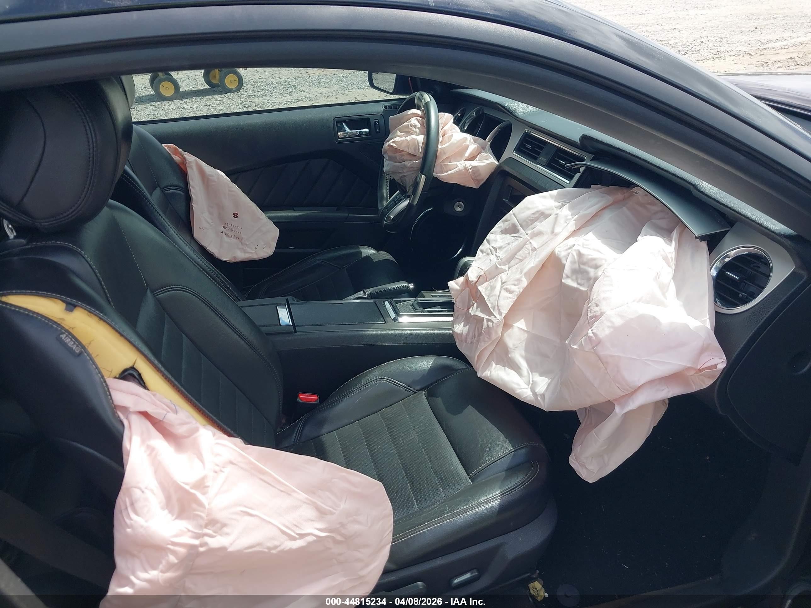 2013 Ford Mustang V6 Premium Черный vin: 1ZVBP8AM4D5269001