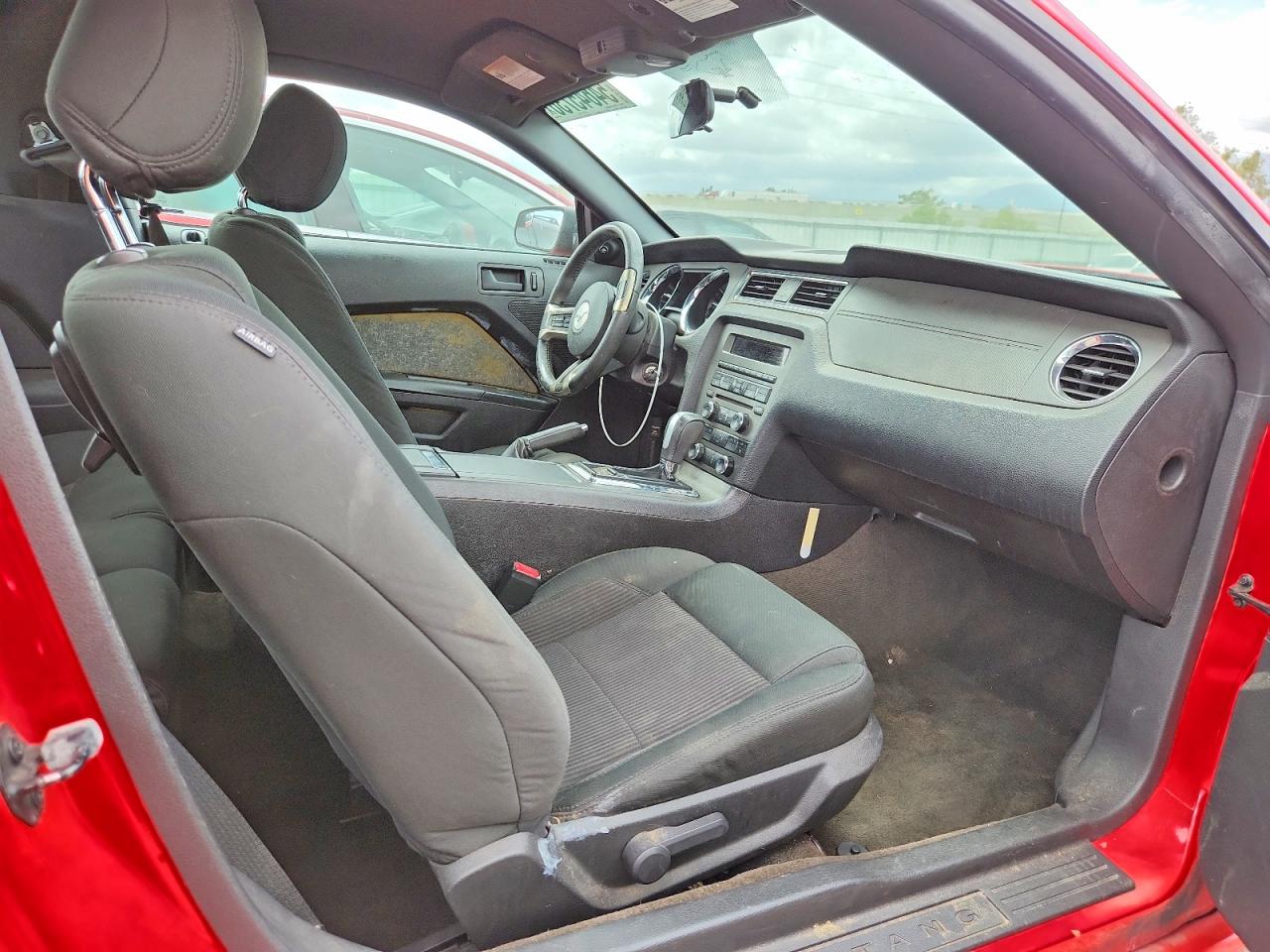 2013 Ford Mustang Red vin: 1ZVBP8AM4D5272111
