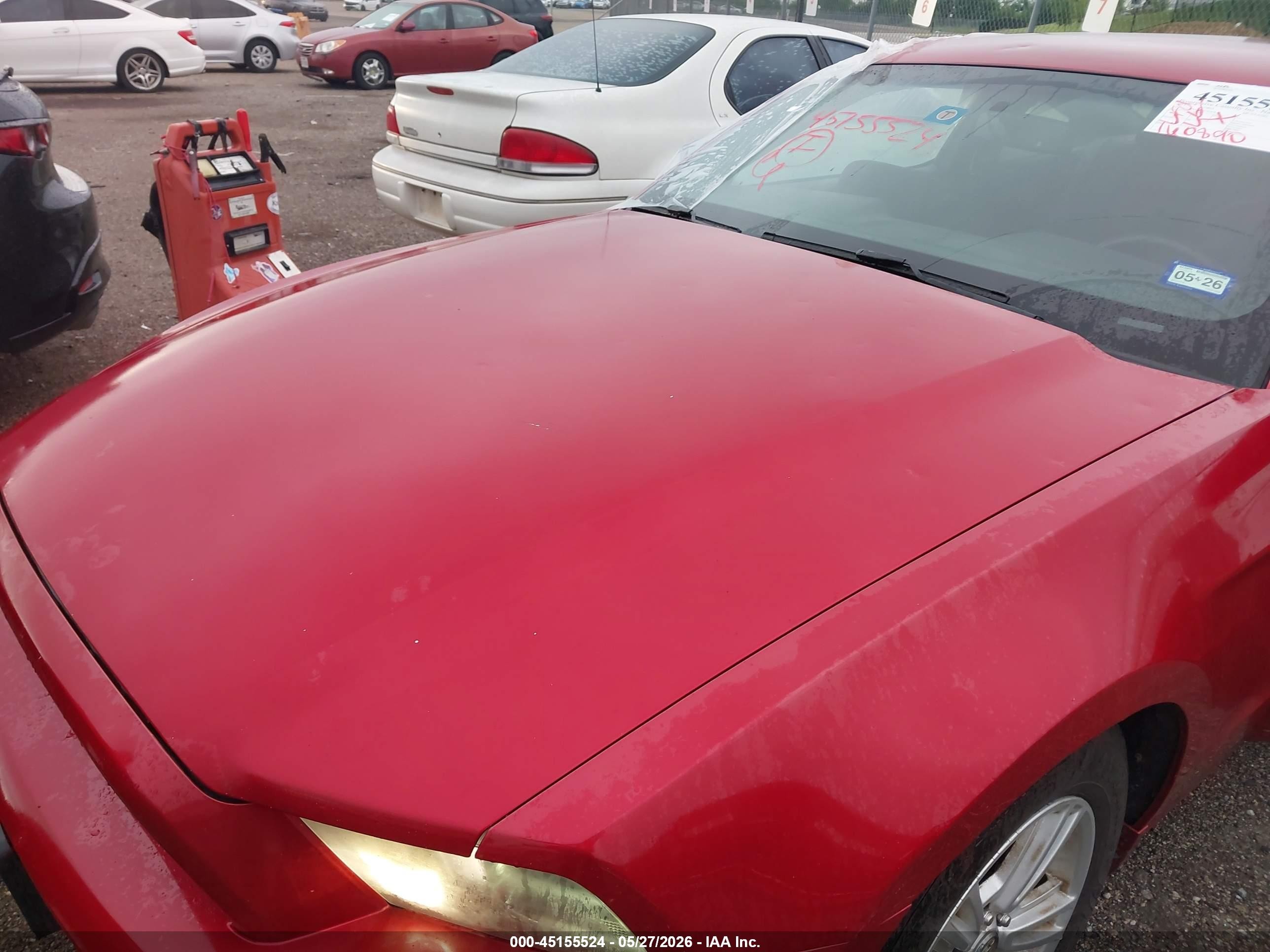 2013 Ford Mustang V6 Red vin: 1ZVBP8AM4D5281858