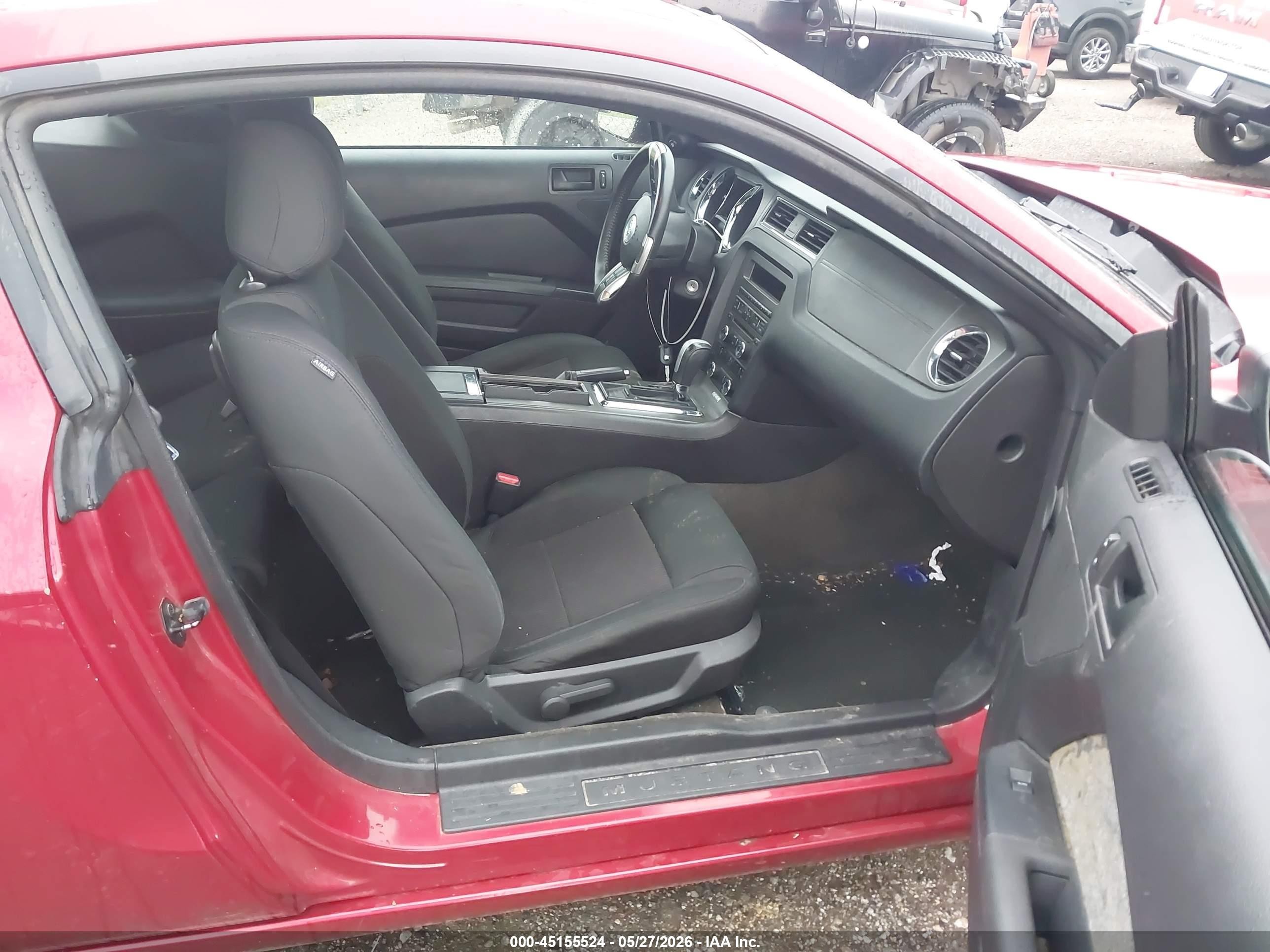 2013 Ford Mustang V6 Red vin: 1ZVBP8AM4D5281858