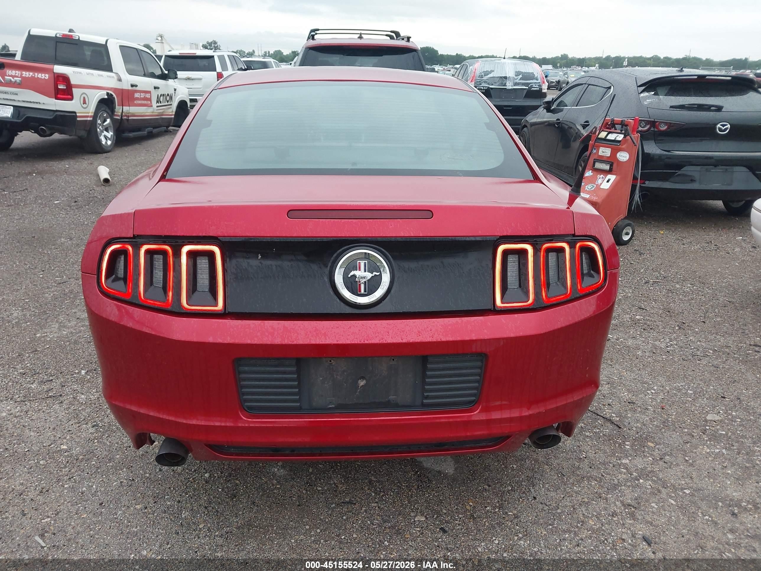 2013 Ford Mustang V6 Red vin: 1ZVBP8AM4D5281858