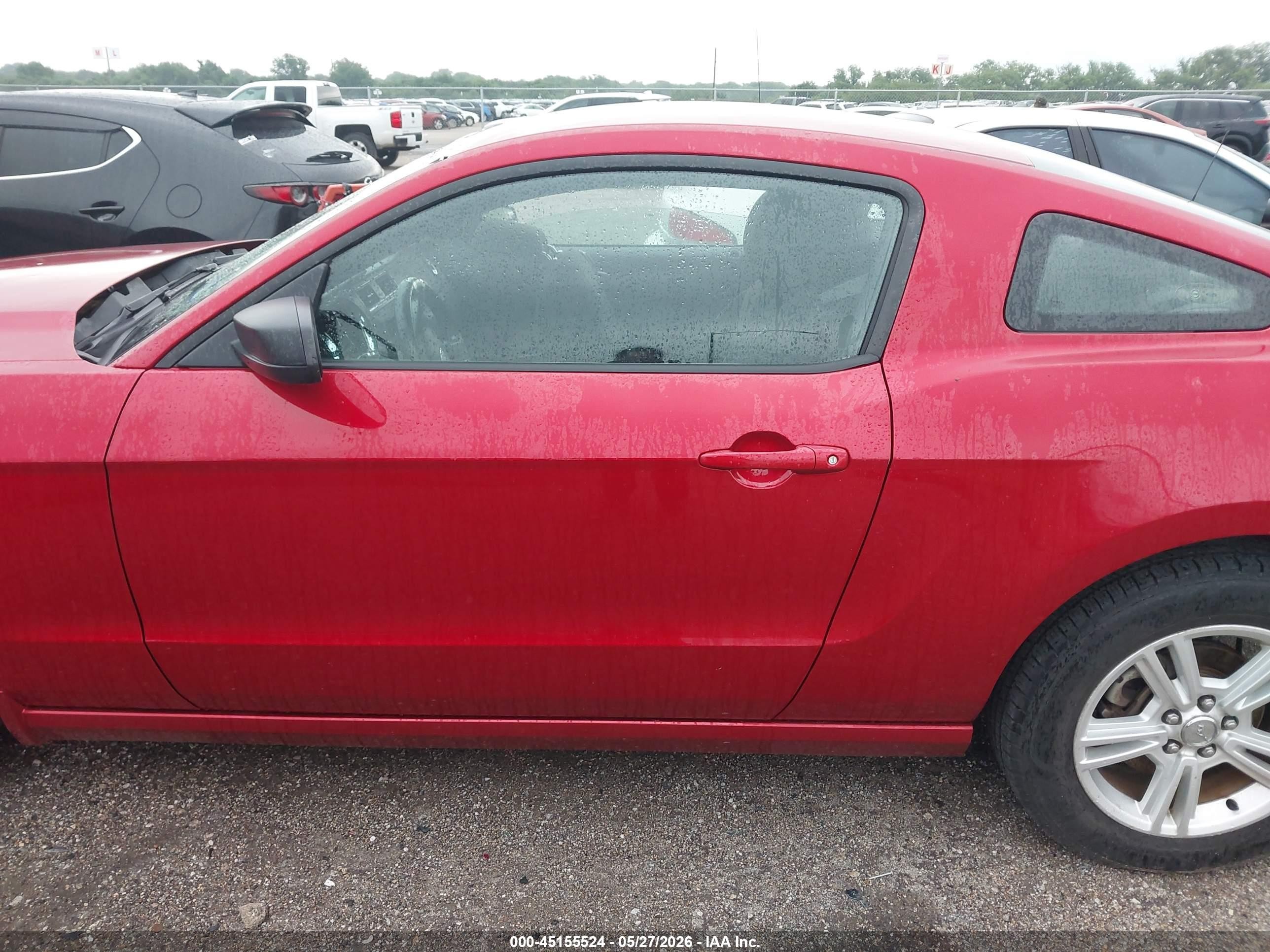 2013 Ford Mustang V6 Red vin: 1ZVBP8AM4D5281858