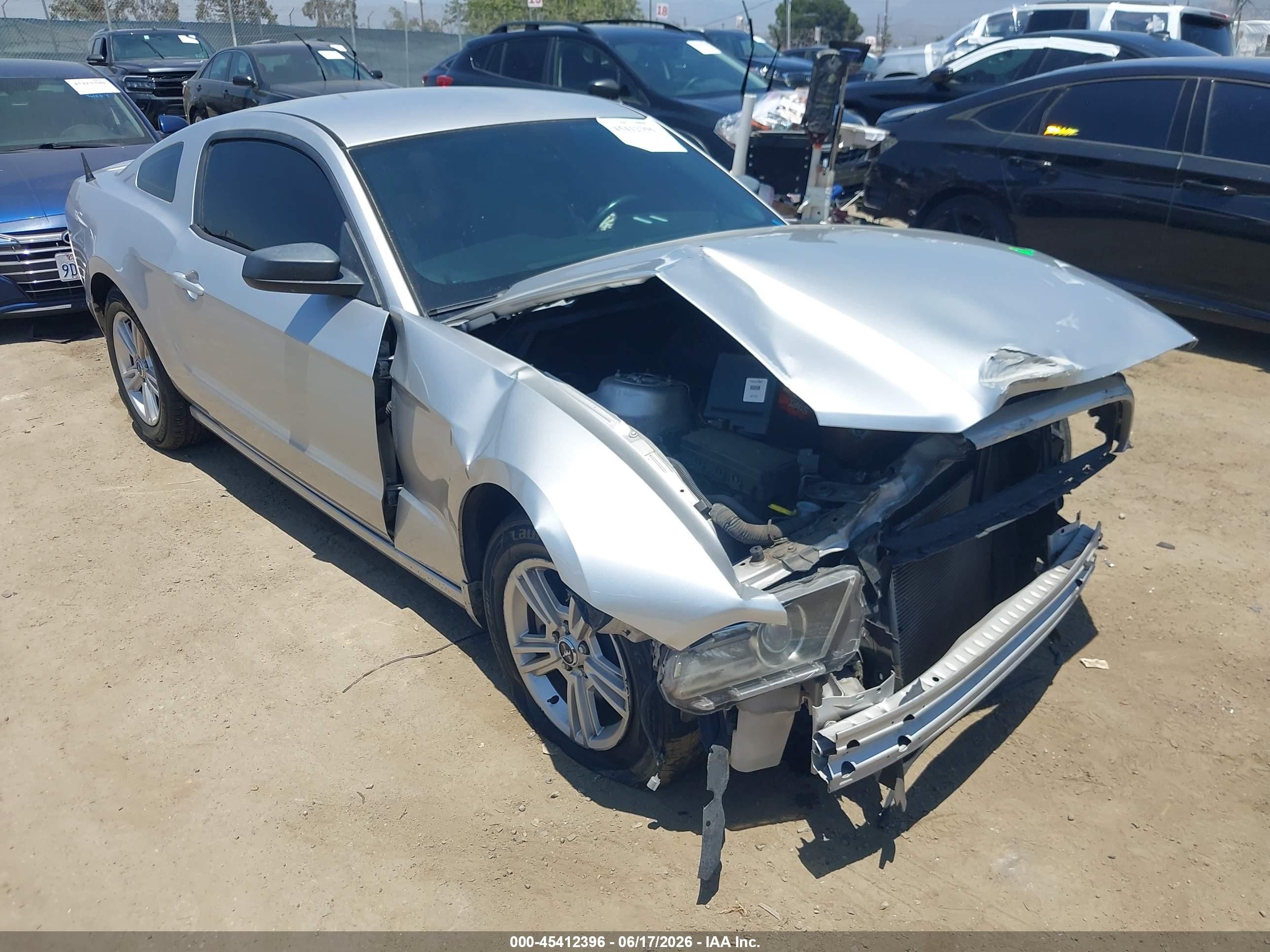 2014 Ford Mustang V6 Silver vin: 1ZVBP8AM4E5211407