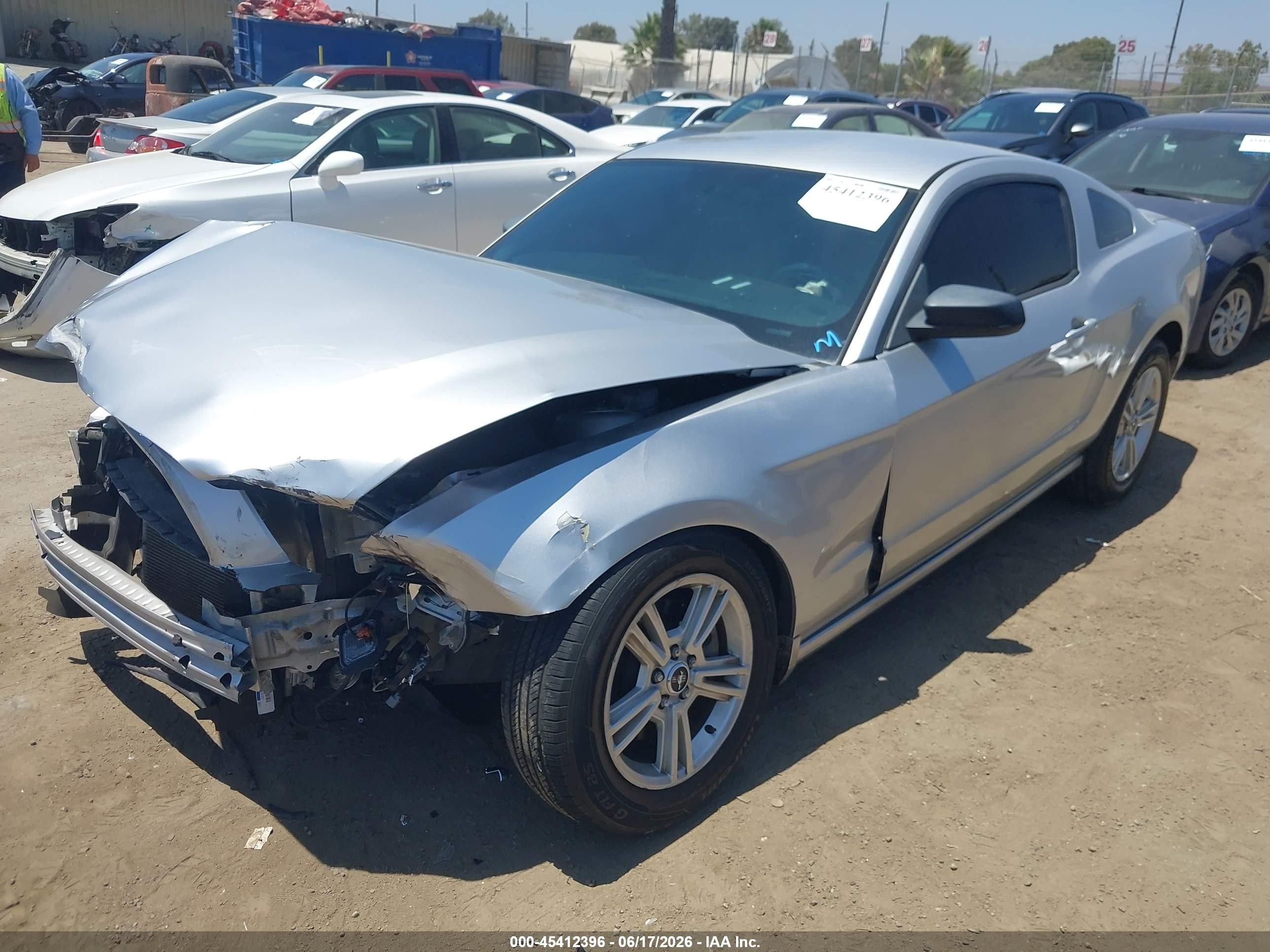 2014 Ford Mustang V6 Silver vin: 1ZVBP8AM4E5211407