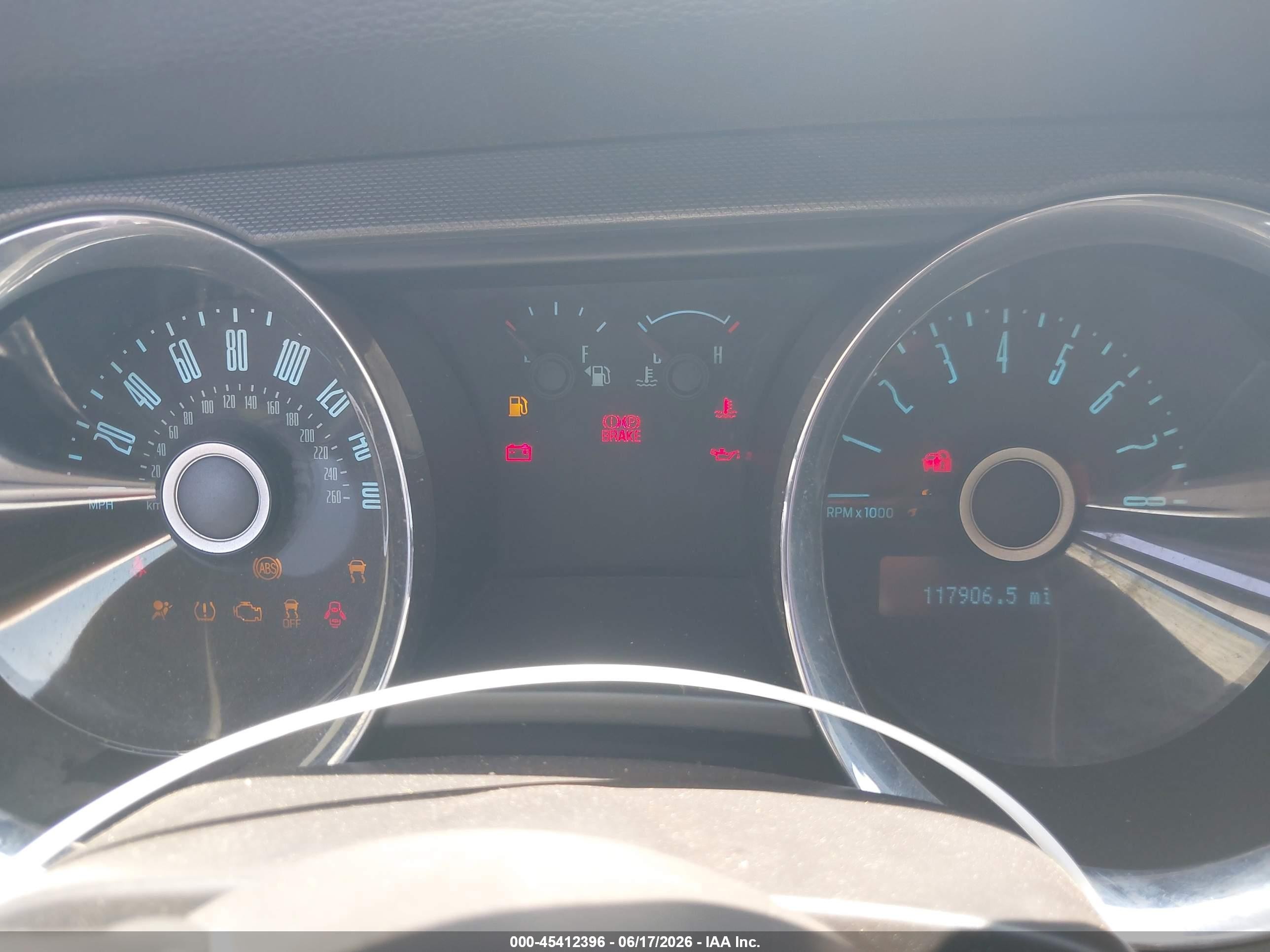 2014 Ford Mustang V6 Silver vin: 1ZVBP8AM4E5211407