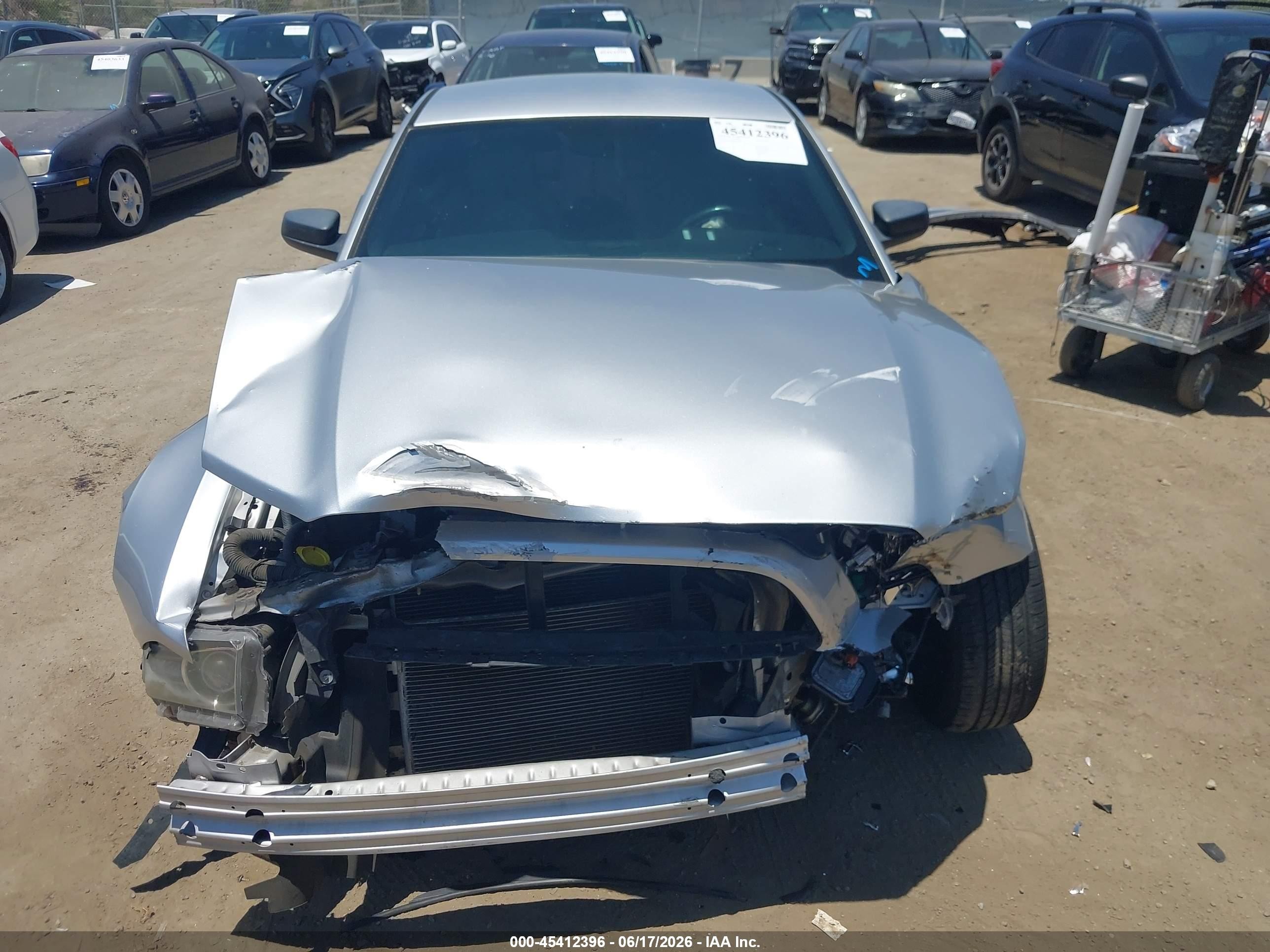 2014 Ford Mustang V6 Silver vin: 1ZVBP8AM4E5211407