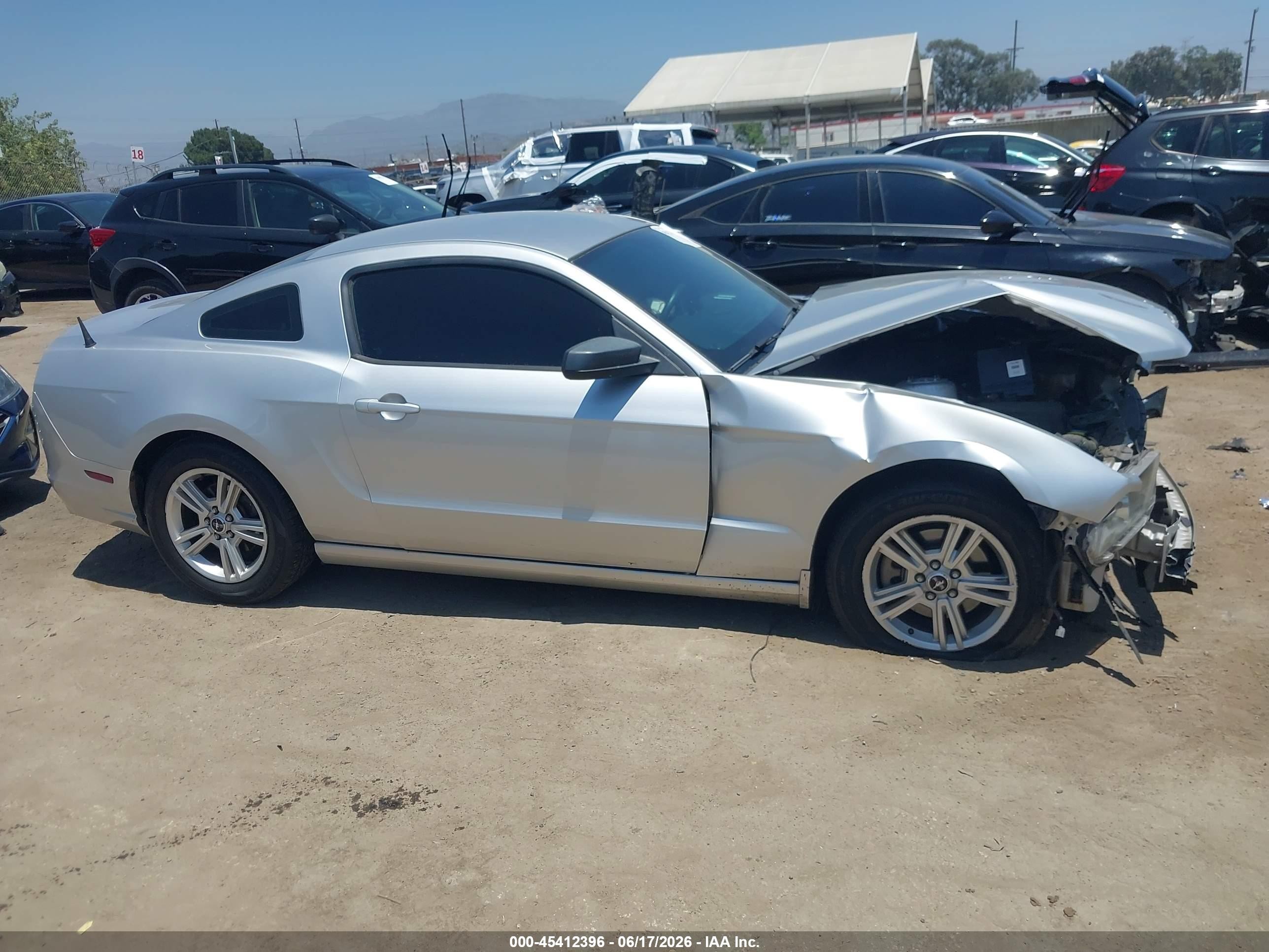 2014 Ford Mustang V6 Silver vin: 1ZVBP8AM4E5211407