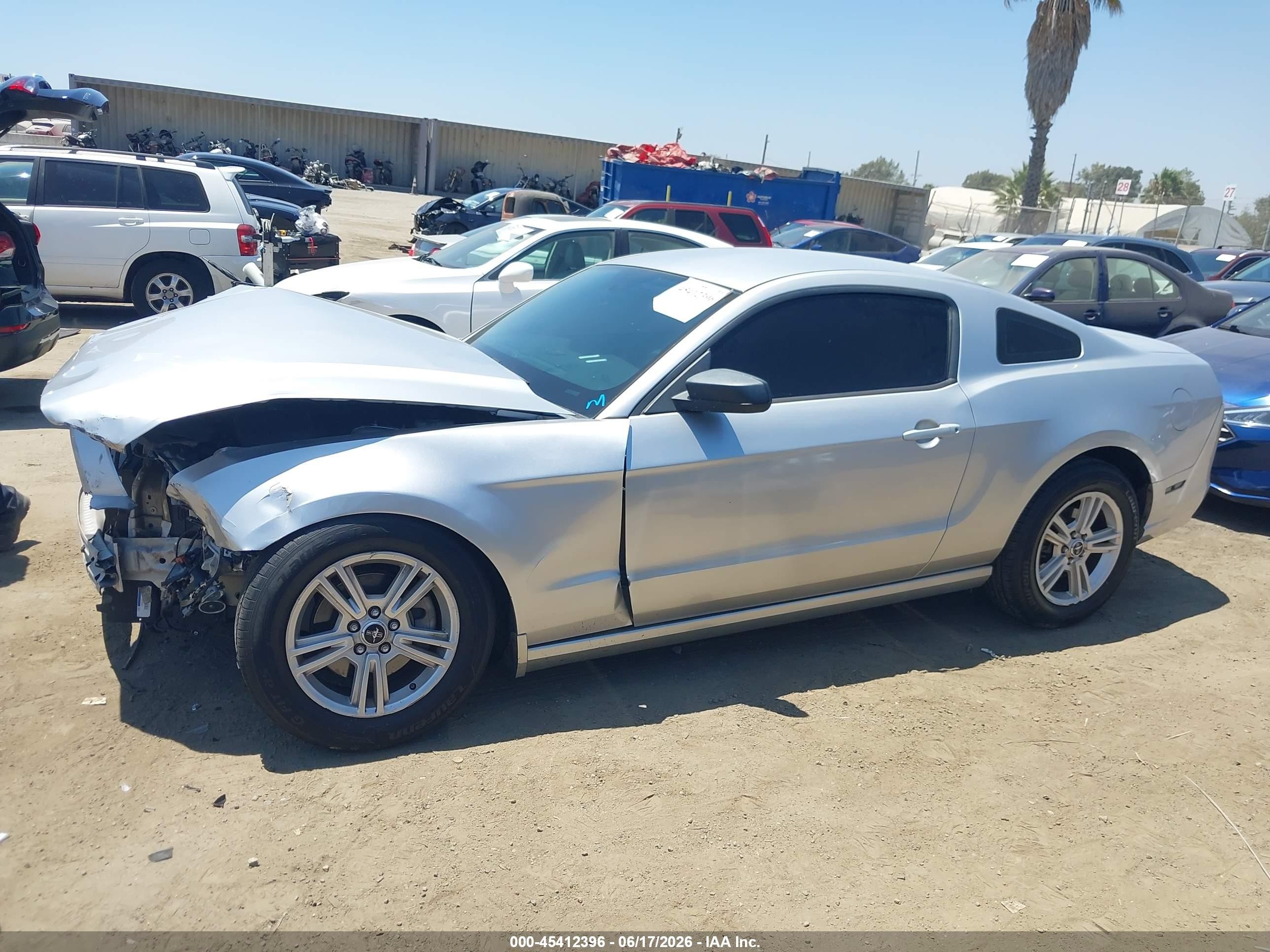 2014 Ford Mustang V6 Silver vin: 1ZVBP8AM4E5211407