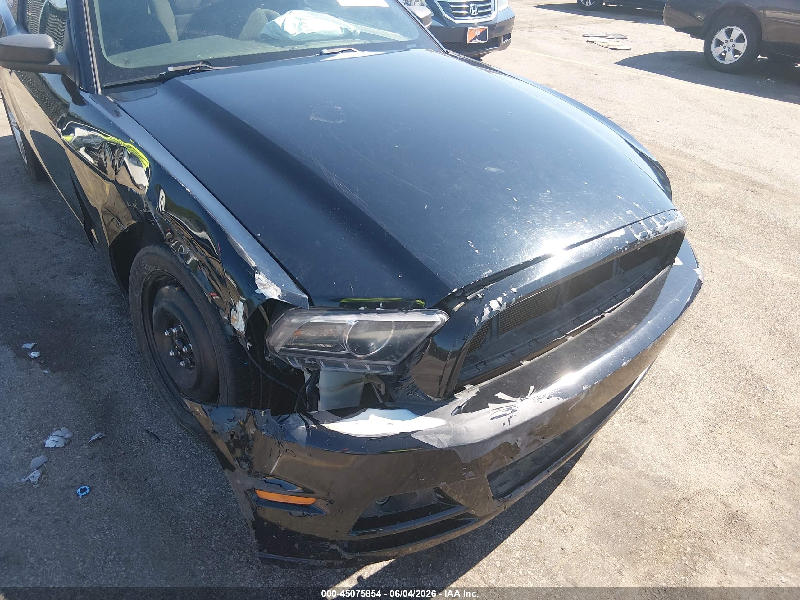2014 Ford Mustang V6 Черный vin: 1ZVBP8AM4E5266259