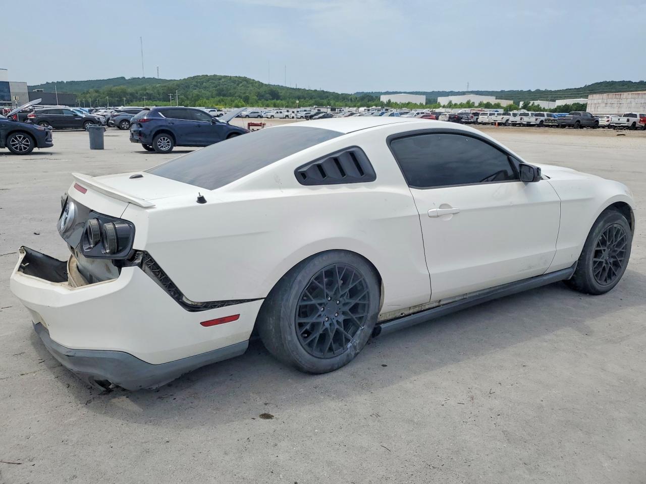 2012 Ford Mustang White vin: 1ZVBP8AM5C5228343