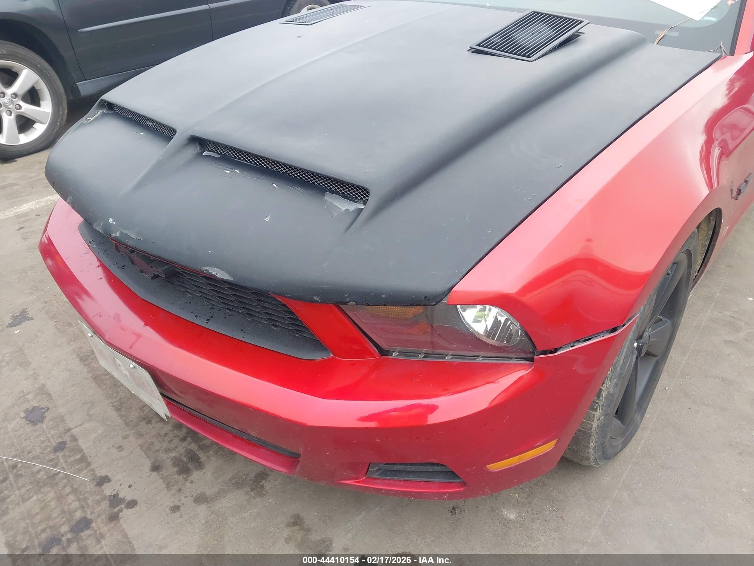 2012 Ford Mustang V6 Red vin: 1ZVBP8AM5C5274657