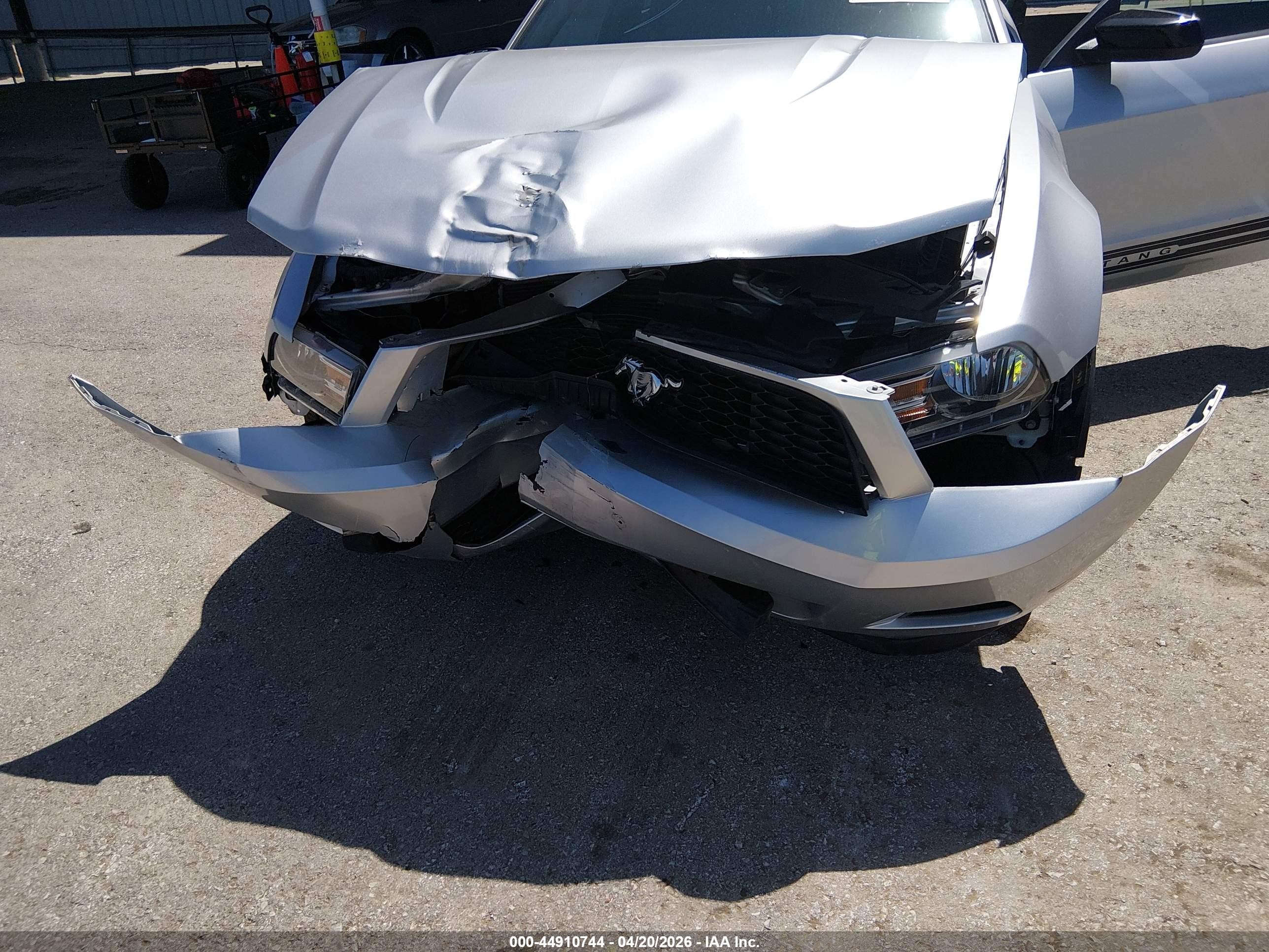 2012 Ford Mustang   Silver vin: 1ZVBP8AM5C5288395