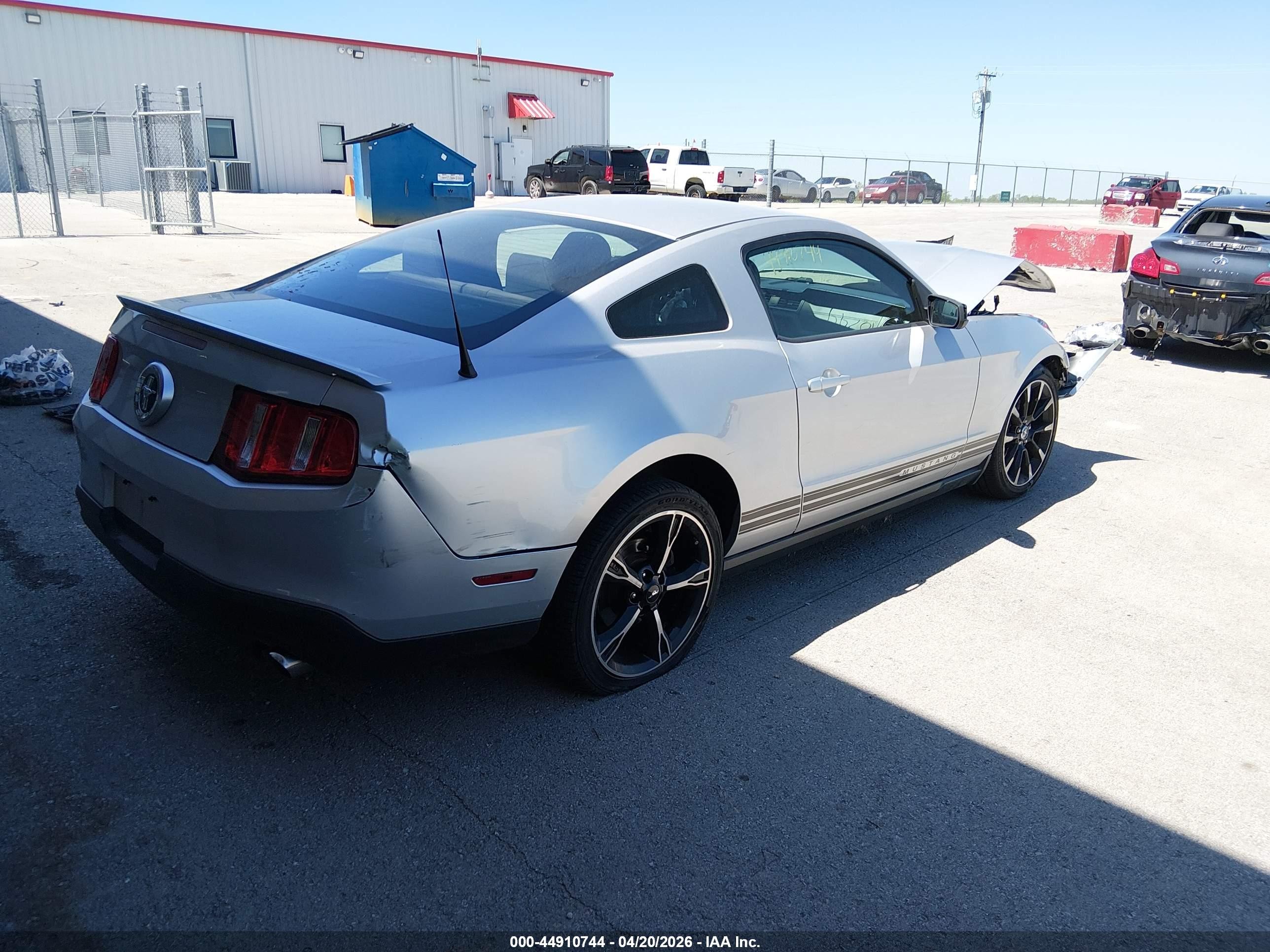 2012 Ford Mustang   Silver vin: 1ZVBP8AM5C5288395