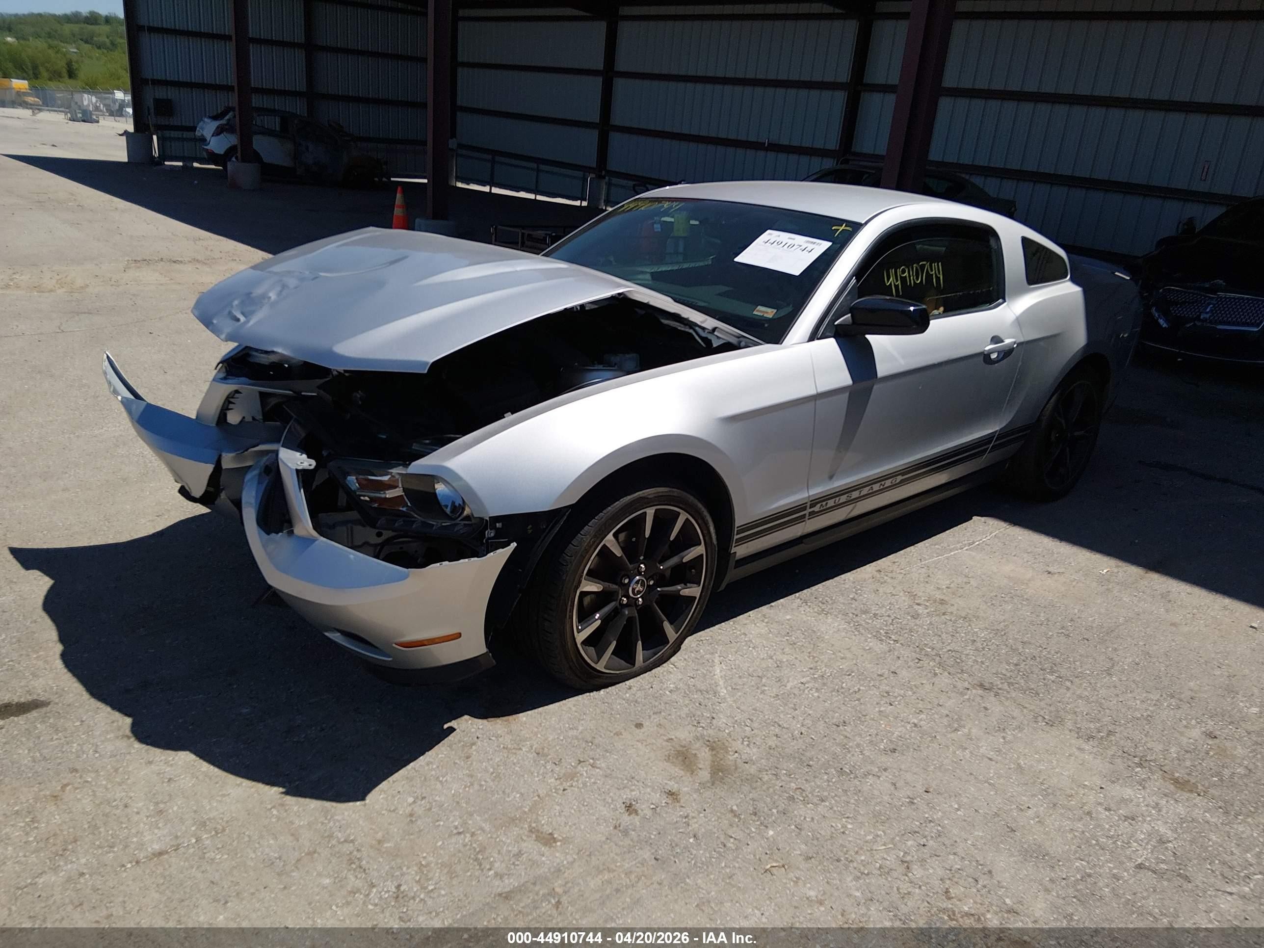2012 Ford Mustang   Silver vin: 1ZVBP8AM5C5288395