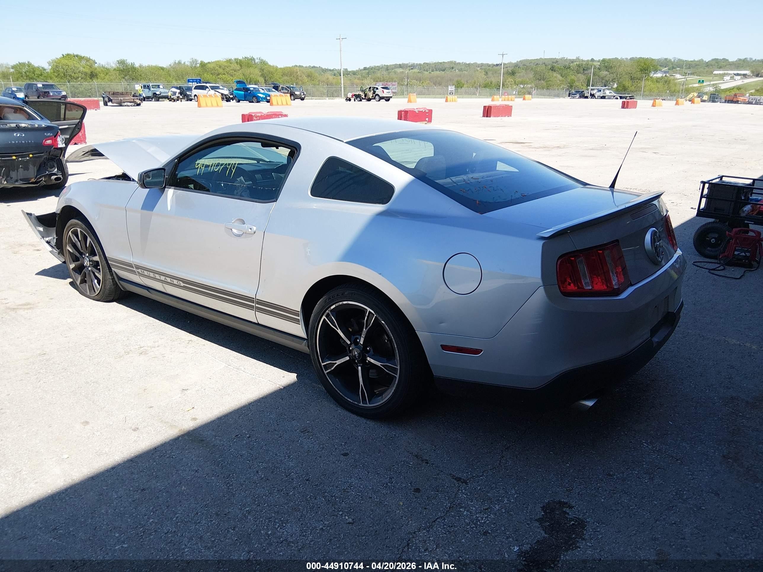 2012 Ford Mustang   Silver vin: 1ZVBP8AM5C5288395