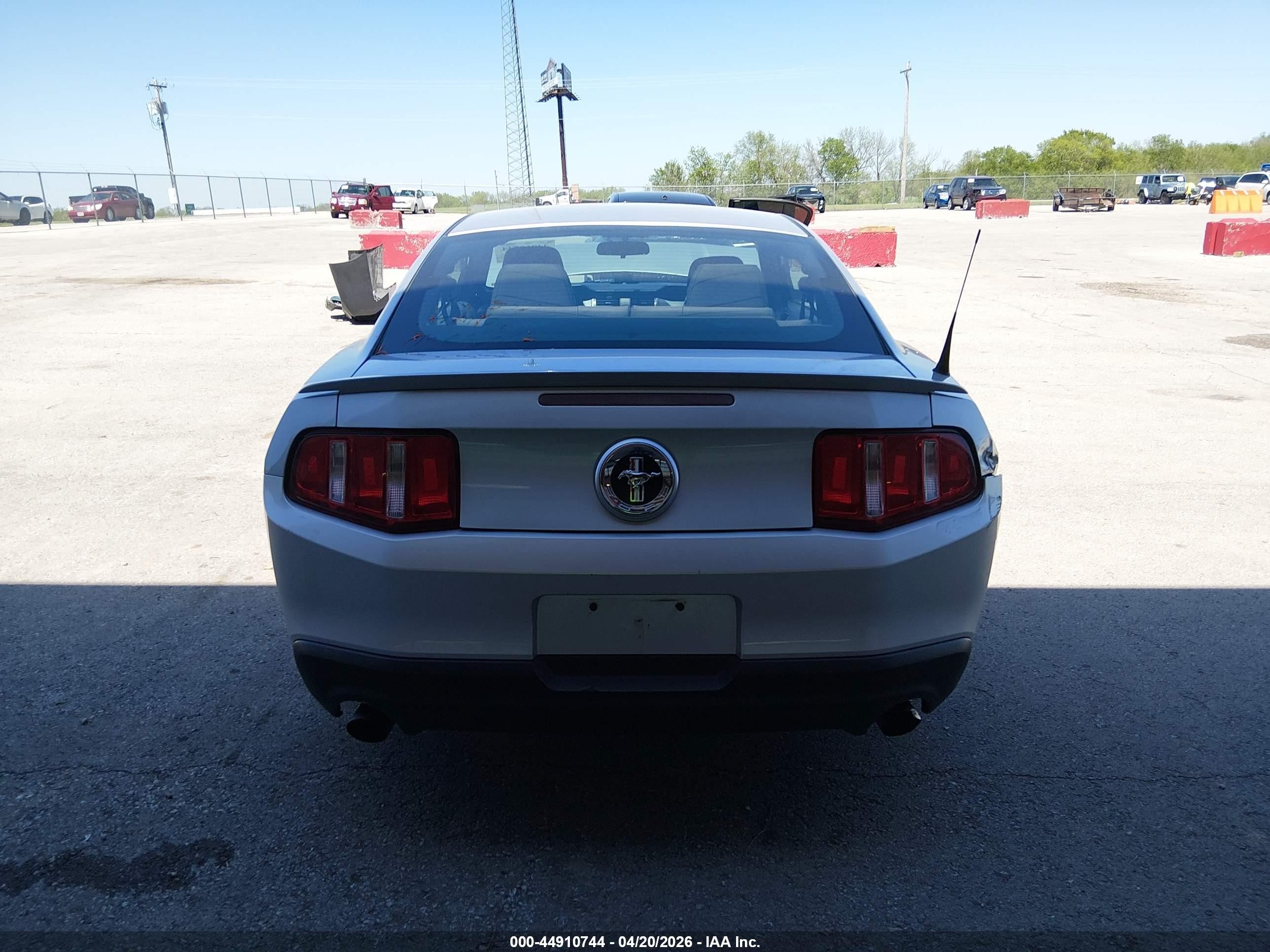 2012 Ford Mustang   Silver vin: 1ZVBP8AM5C5288395