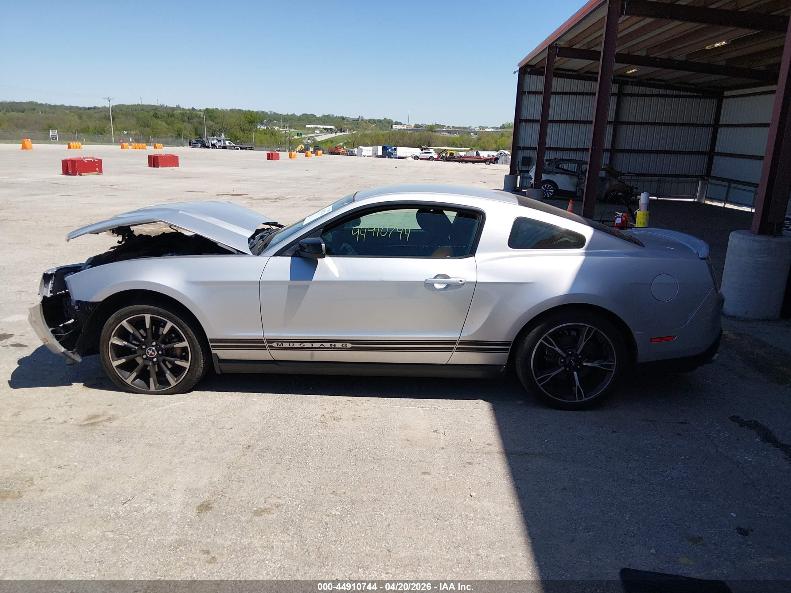 2012 Ford Mustang   Silver vin: 1ZVBP8AM5C5288395