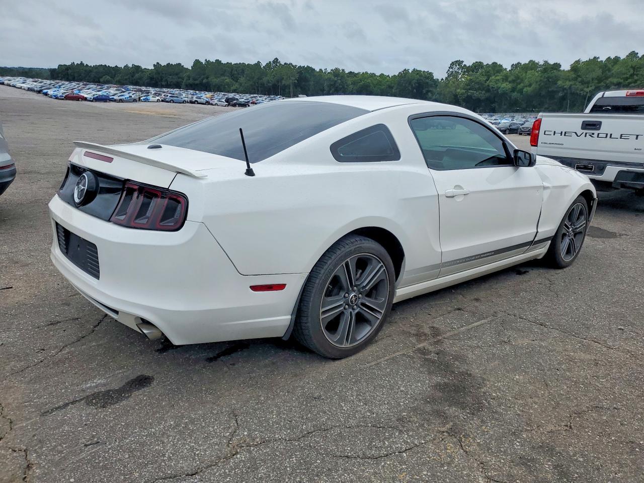 2013 Ford Mustang White vin: 1ZVBP8AM5D5210992