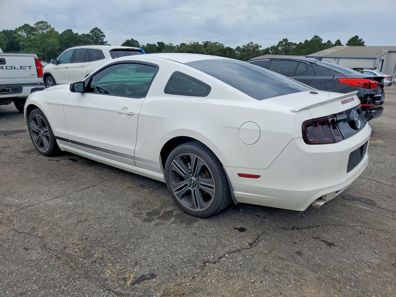 2013 Ford Mustang White vin: 1ZVBP8AM5D5210992