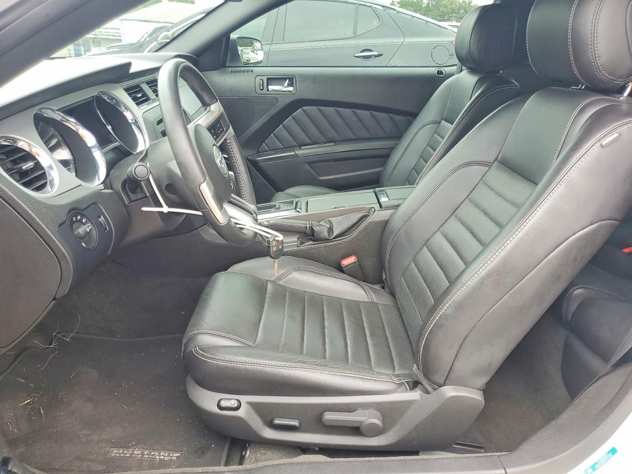 2013 Ford Mustang White vin: 1ZVBP8AM5D5210992