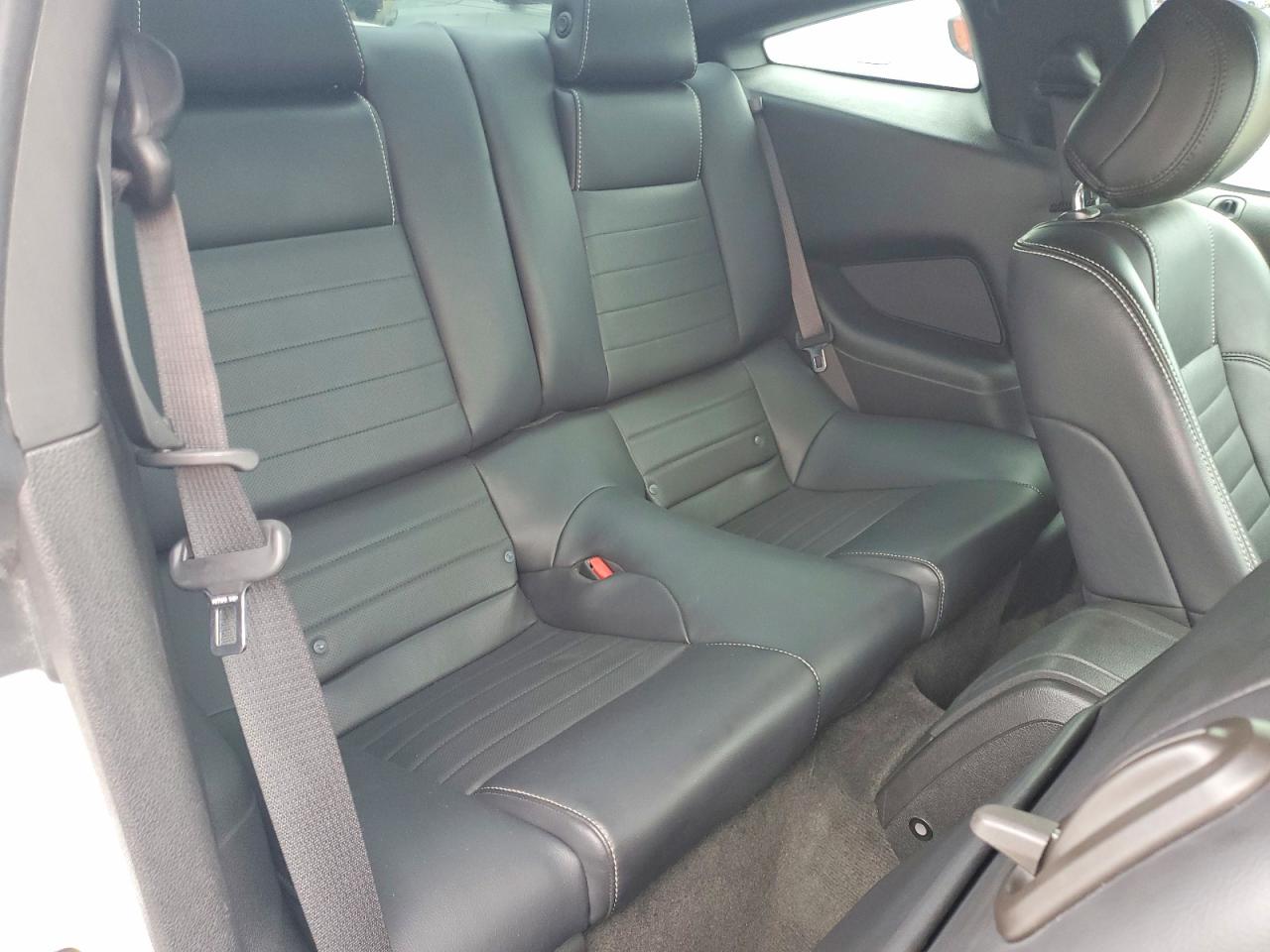 2013 Ford Mustang White vin: 1ZVBP8AM5D5210992