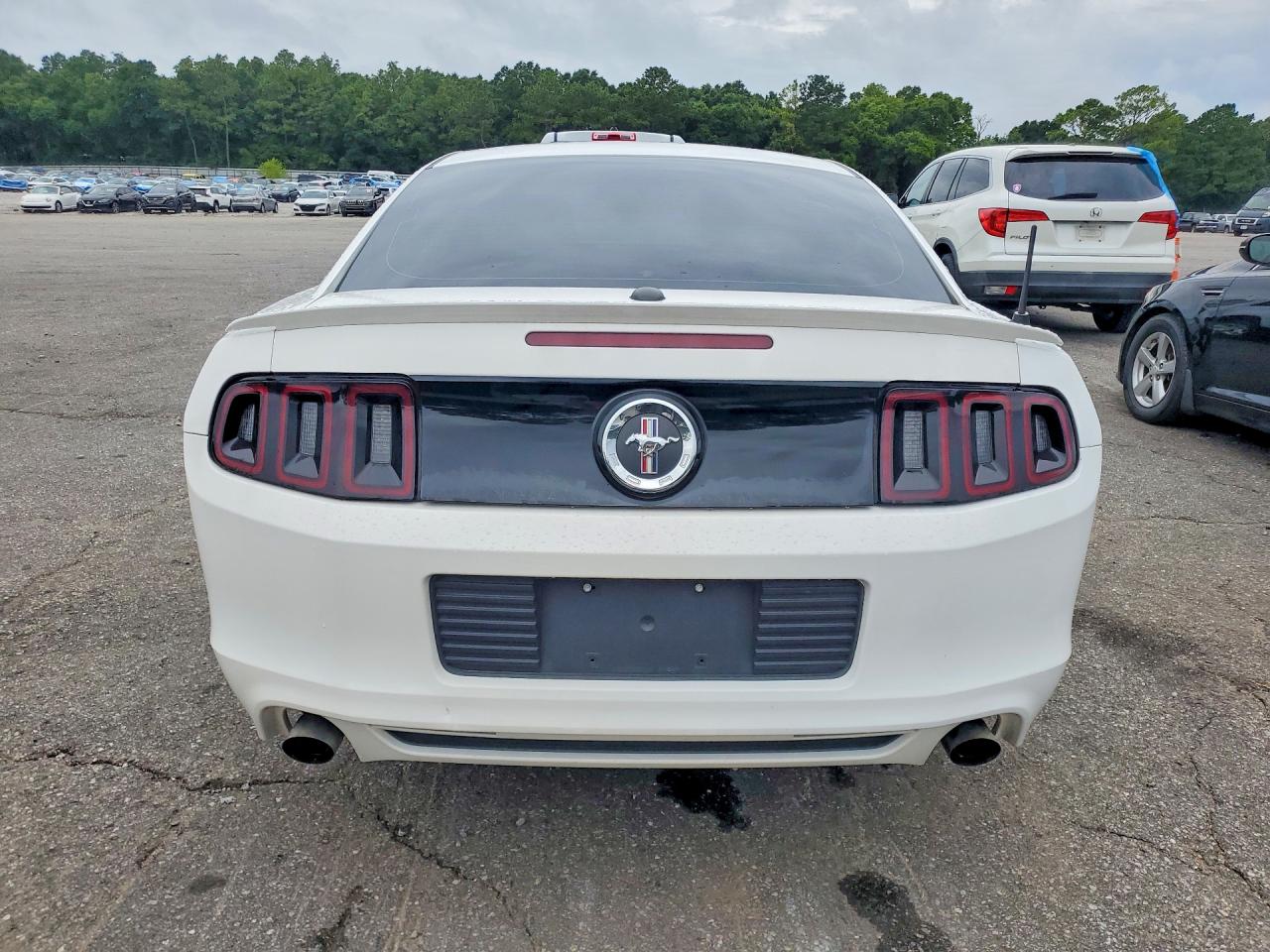2013 Ford Mustang White vin: 1ZVBP8AM5D5210992