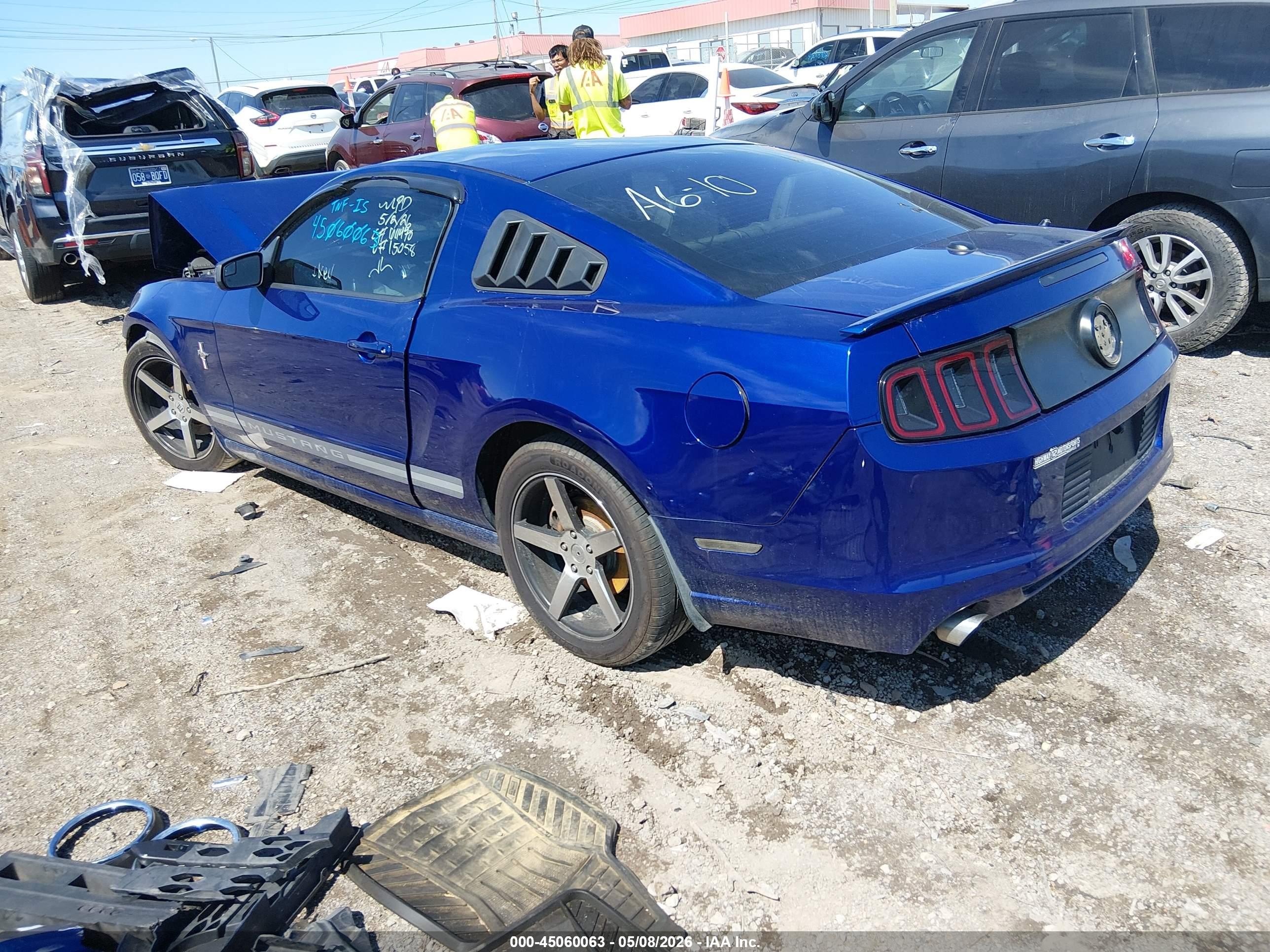 2013 Ford Mustang V6 Premium Синий vin: 1ZVBP8AM5D5215058