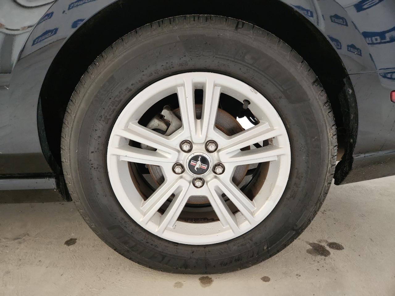 2013 Ford Mustang Черный vin: 1ZVBP8AM5D5268150 Damage: Left Rear Wheel, Curb Rash, 1/2 To 1 Inch