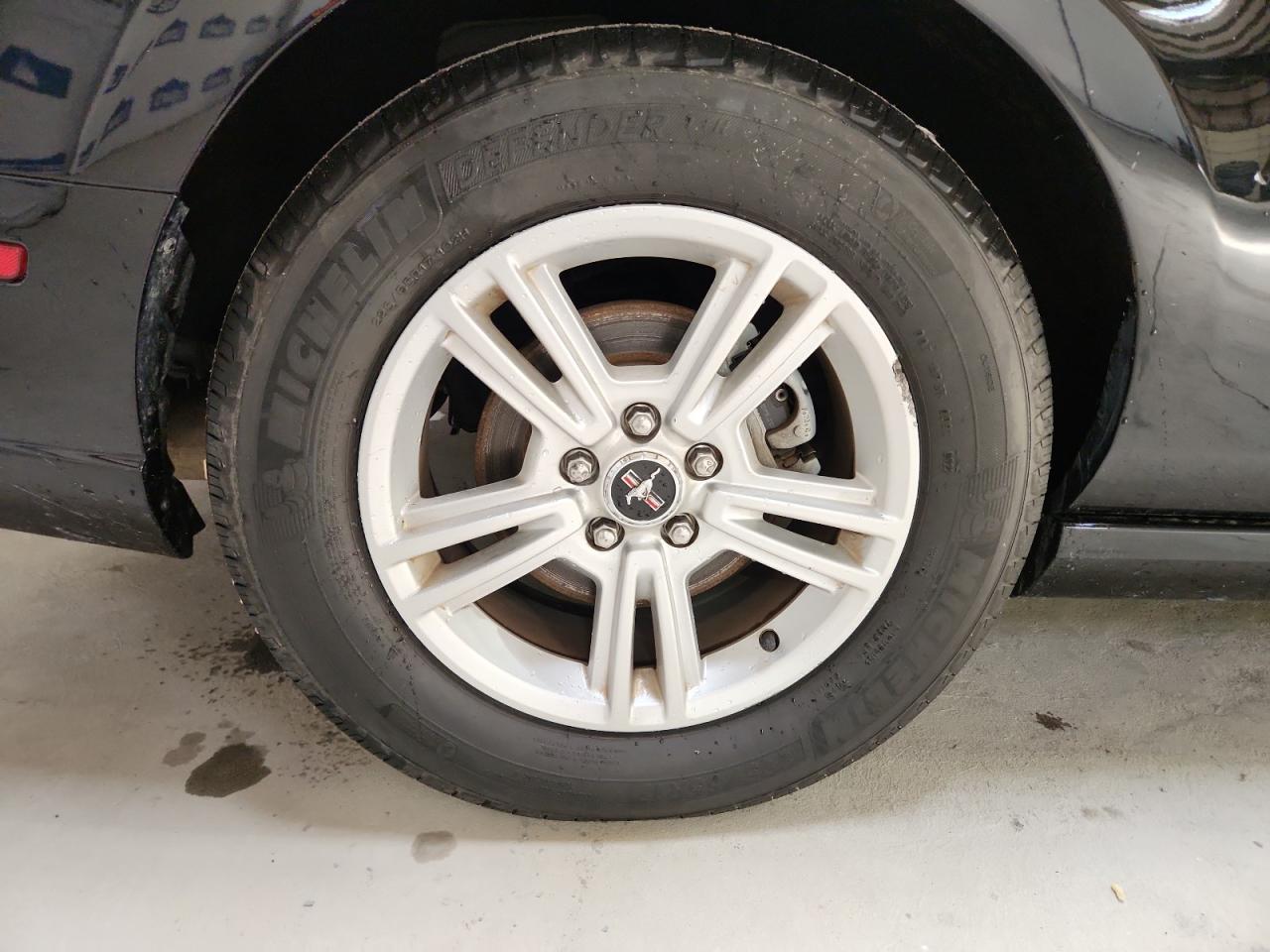 2013 Ford Mustang Черный vin: 1ZVBP8AM5D5268150 Damage: Right Rear Wheel, Curb Rash, 1 To 2 Inches